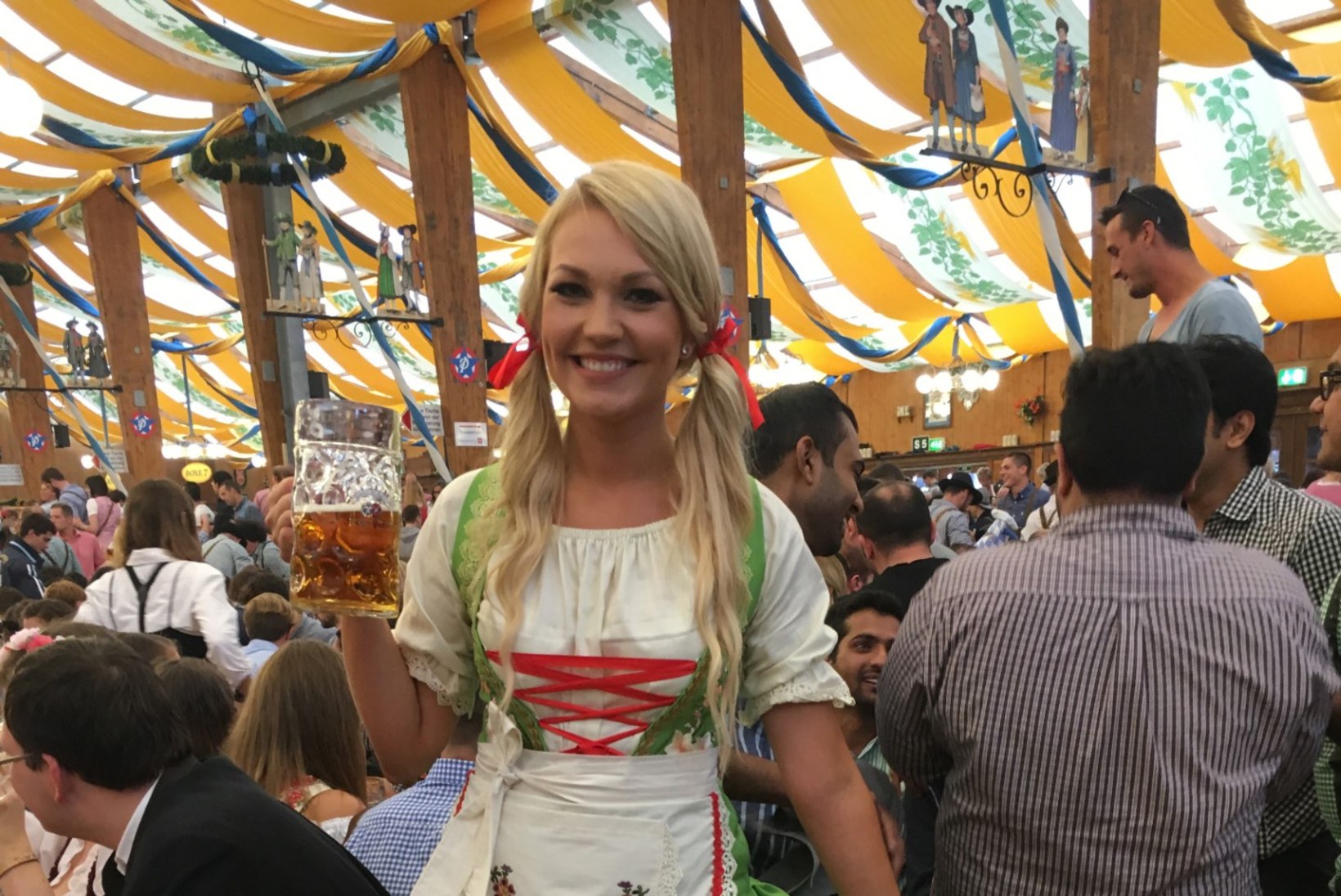 Reporter Keili Sükijainen: kõik Oktoberfesti külastajad tahtsid telekasse saada