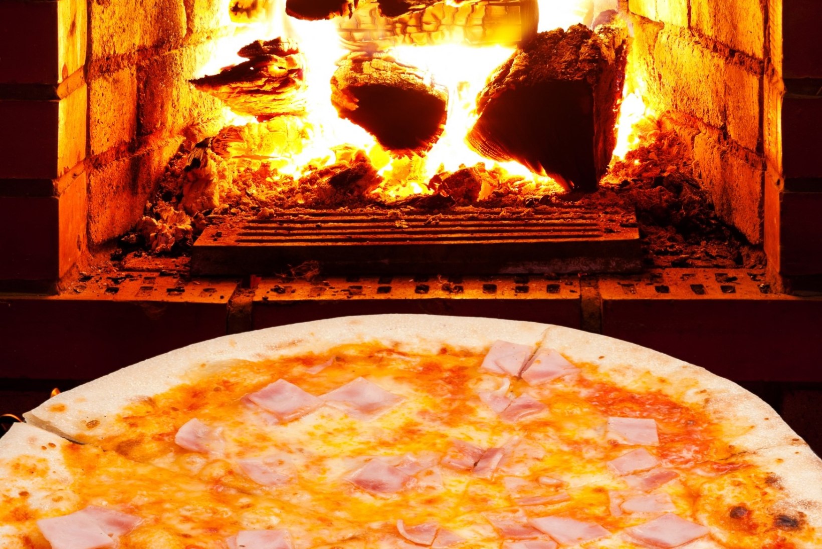 KUIDAS KOHELDA ÕIGESTI MEHE PARIMAT SÕPRA ehk Milline on parim meetod pitsa soojendamiseks?