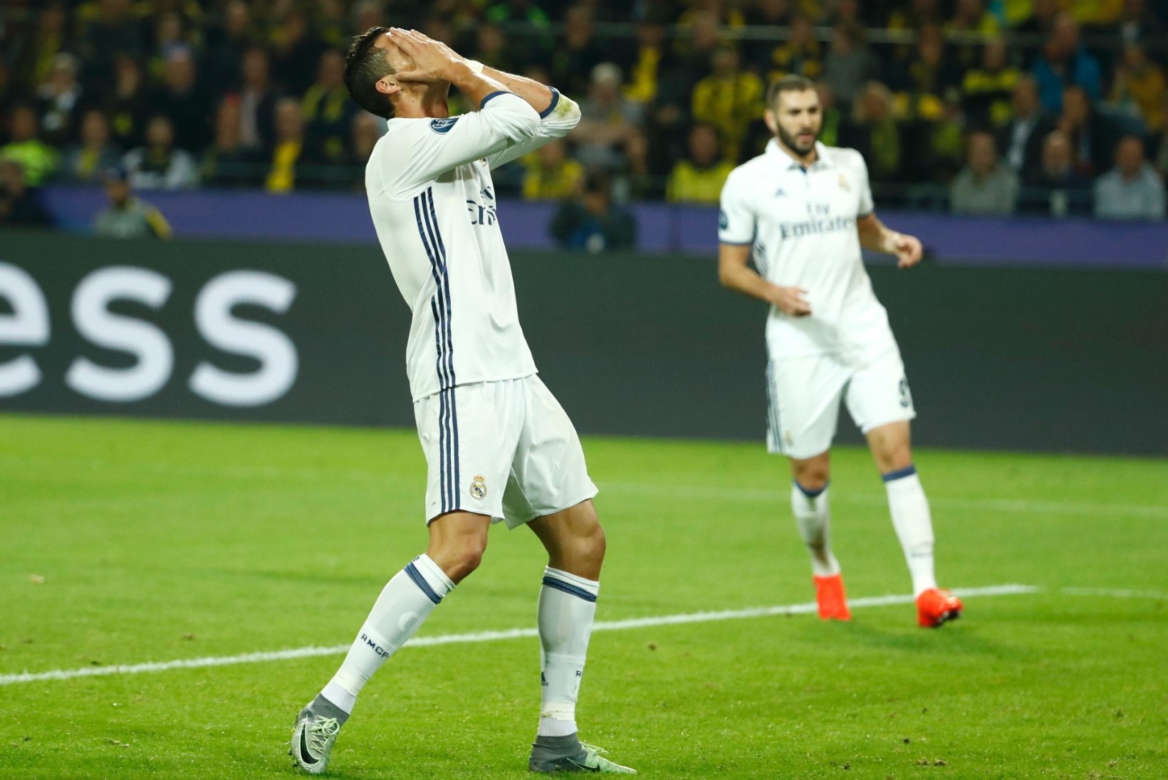 VIDEO | KAE SUSLIKUT! Ronaldo äsas Dortmundi mehele jalaga