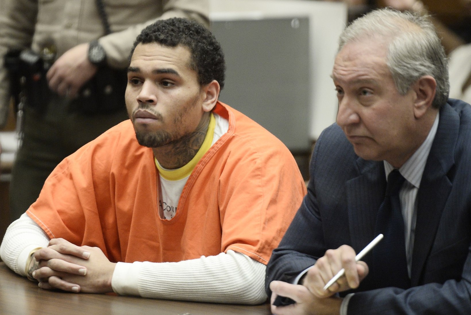 Advokaat: Chris Browni kodus polnud tulirelva