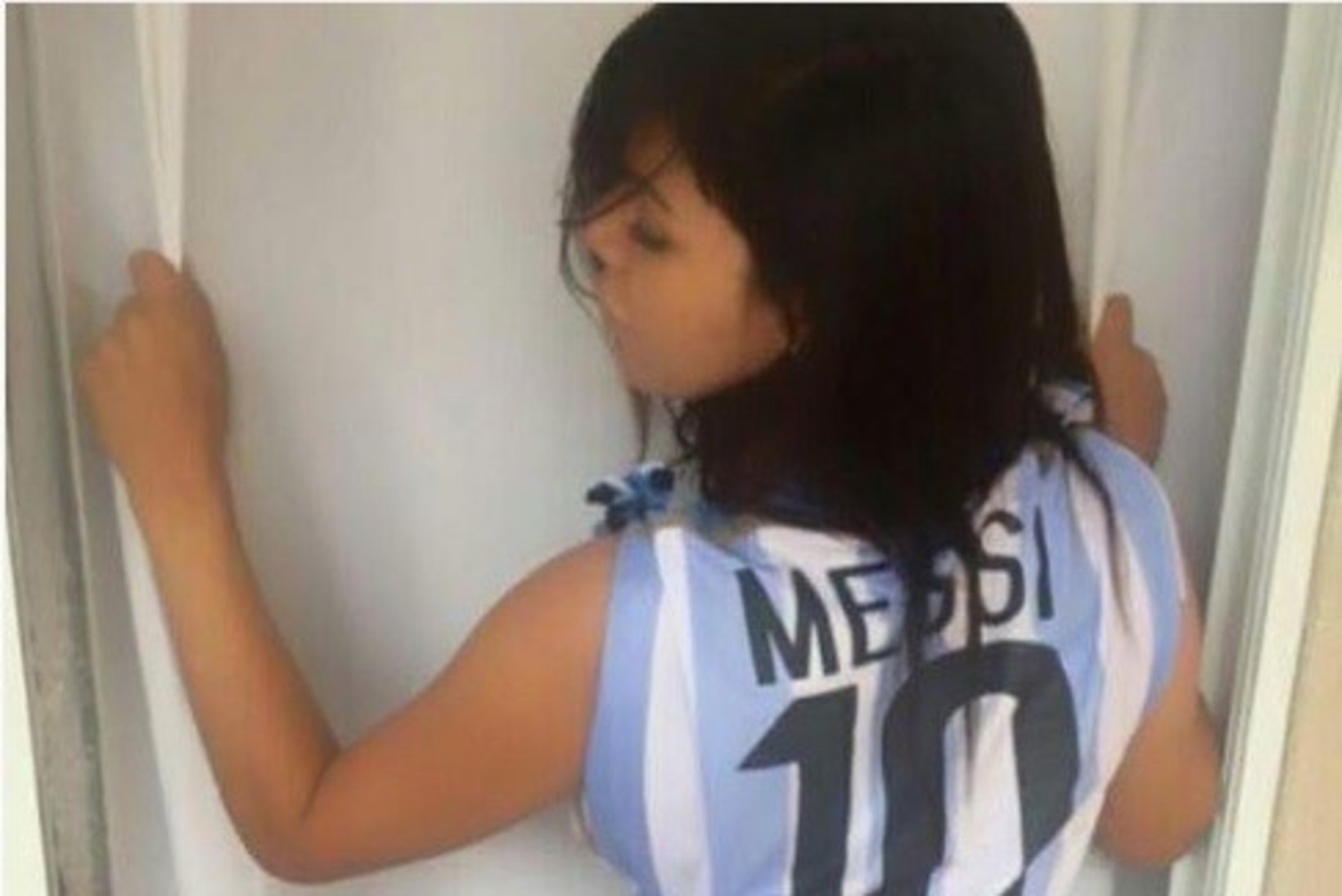 MESSI FETIŠ | Brasiilia pepumiss keelitab ja meelitab seksikate Instagrami fotodega Argentiina pallivõlurit 