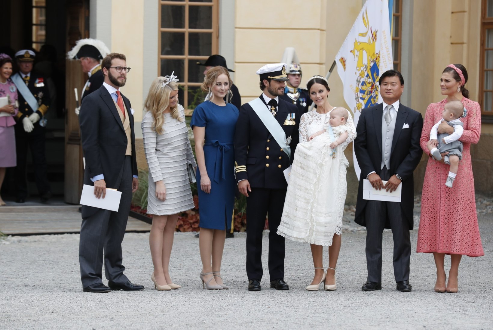 GALERII | Rootsi kuningakoja noorim liige käitus oma ristimisel eeskujulikult