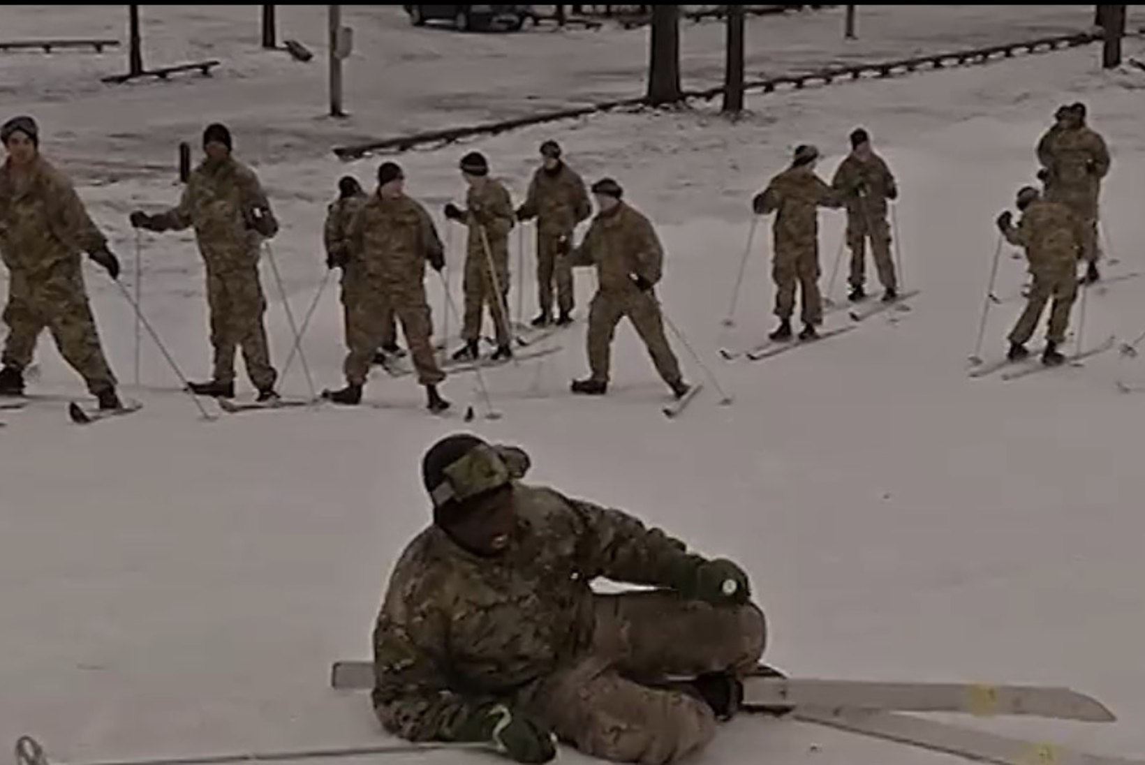 TV3 VIDEO | Raske esimene koolitund! USA sõduritele pandi suusad alla, paljude jaoks oli see esmakordne kogemus 