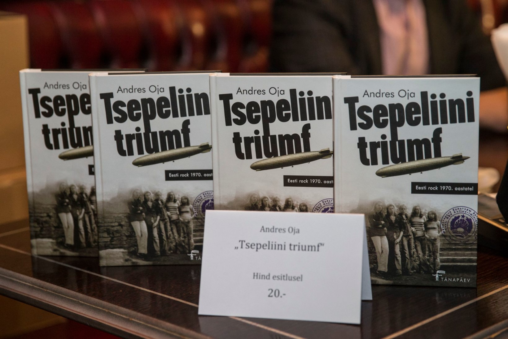 GALERII | Muusikute nääripeol esitleti 1970ndate Eesti muusikast pajatavat raamatut  "Tsepeliini triumf. Eesti rock 1970. aastatel"