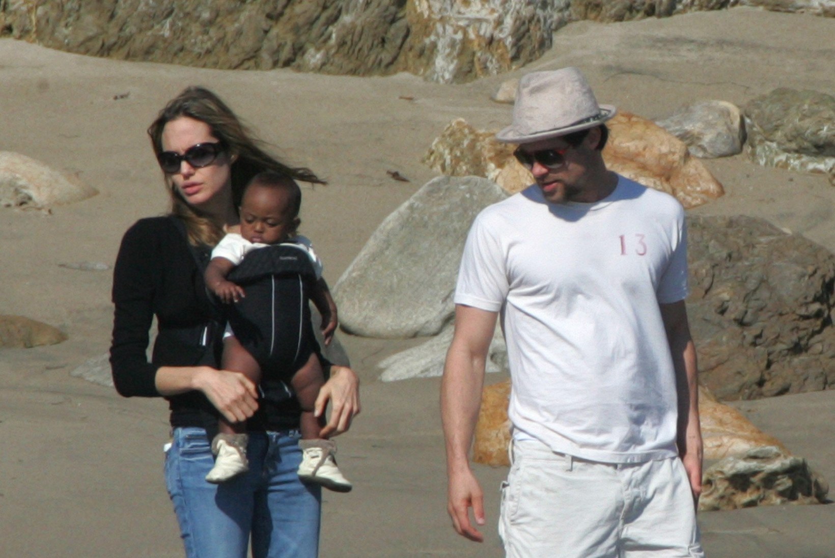 Jolie ja Pitti adoptiivtütre ema tahab temaga kontakti saada