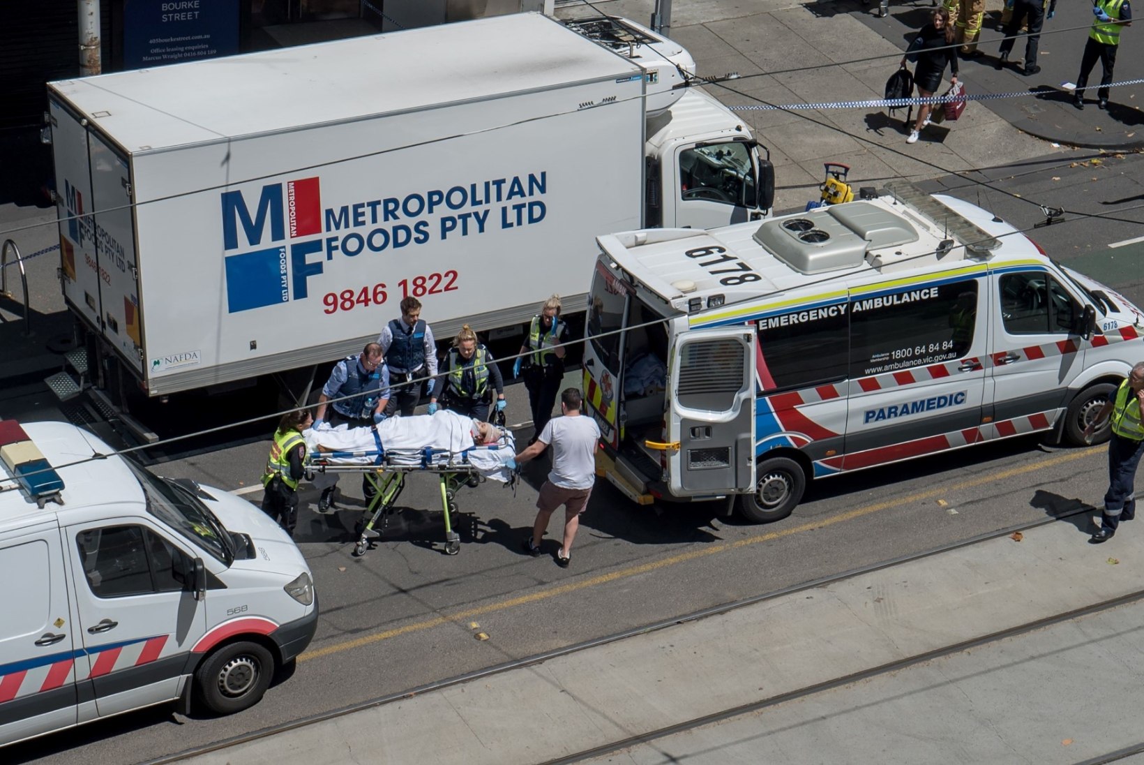 Melbourne'is sõitis auto jalakäijatele peale, surma ja vigastada said ka lapsed