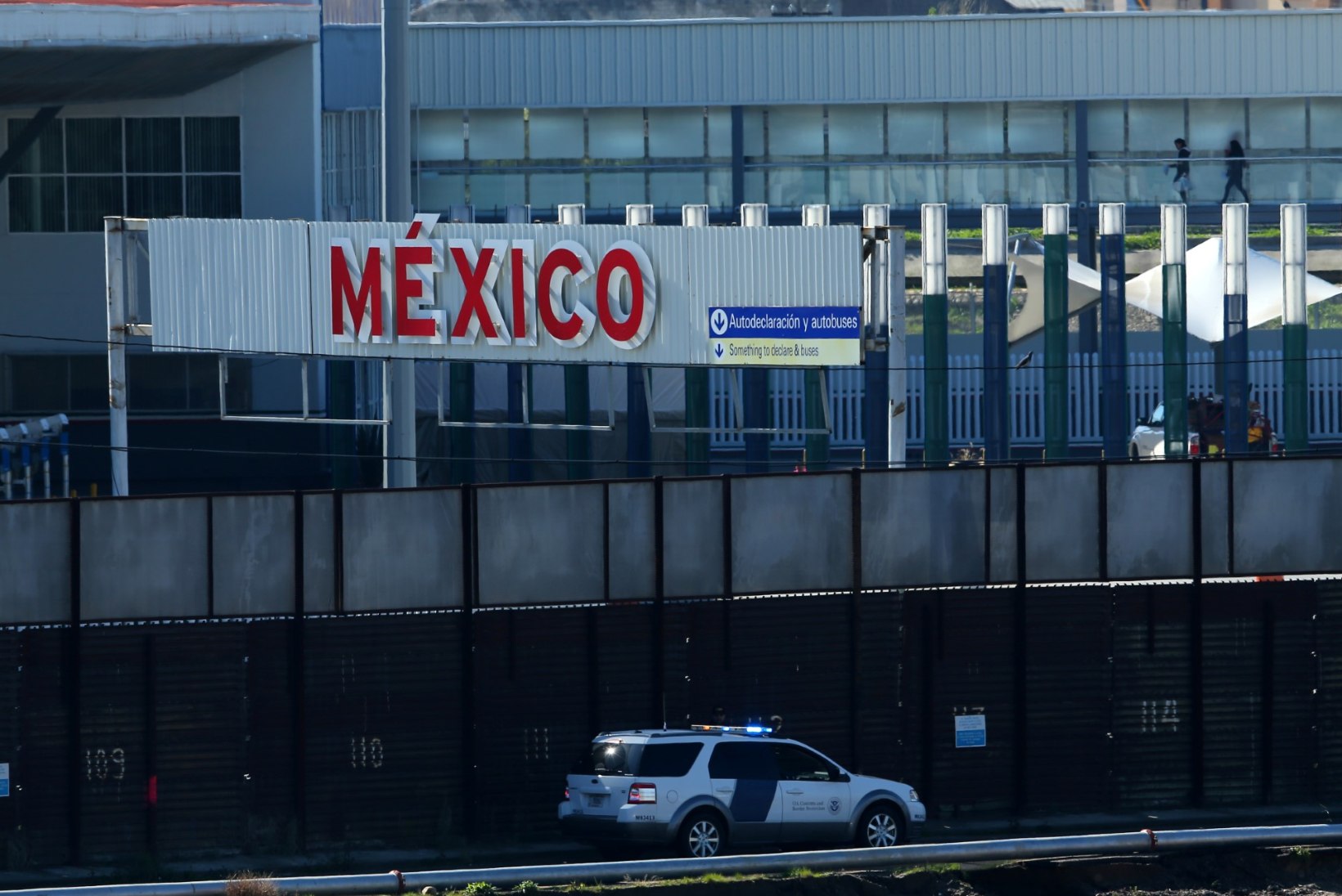 Trump allkirjastas määruse müüri ehitamiseks USA-Mehhiko piirile