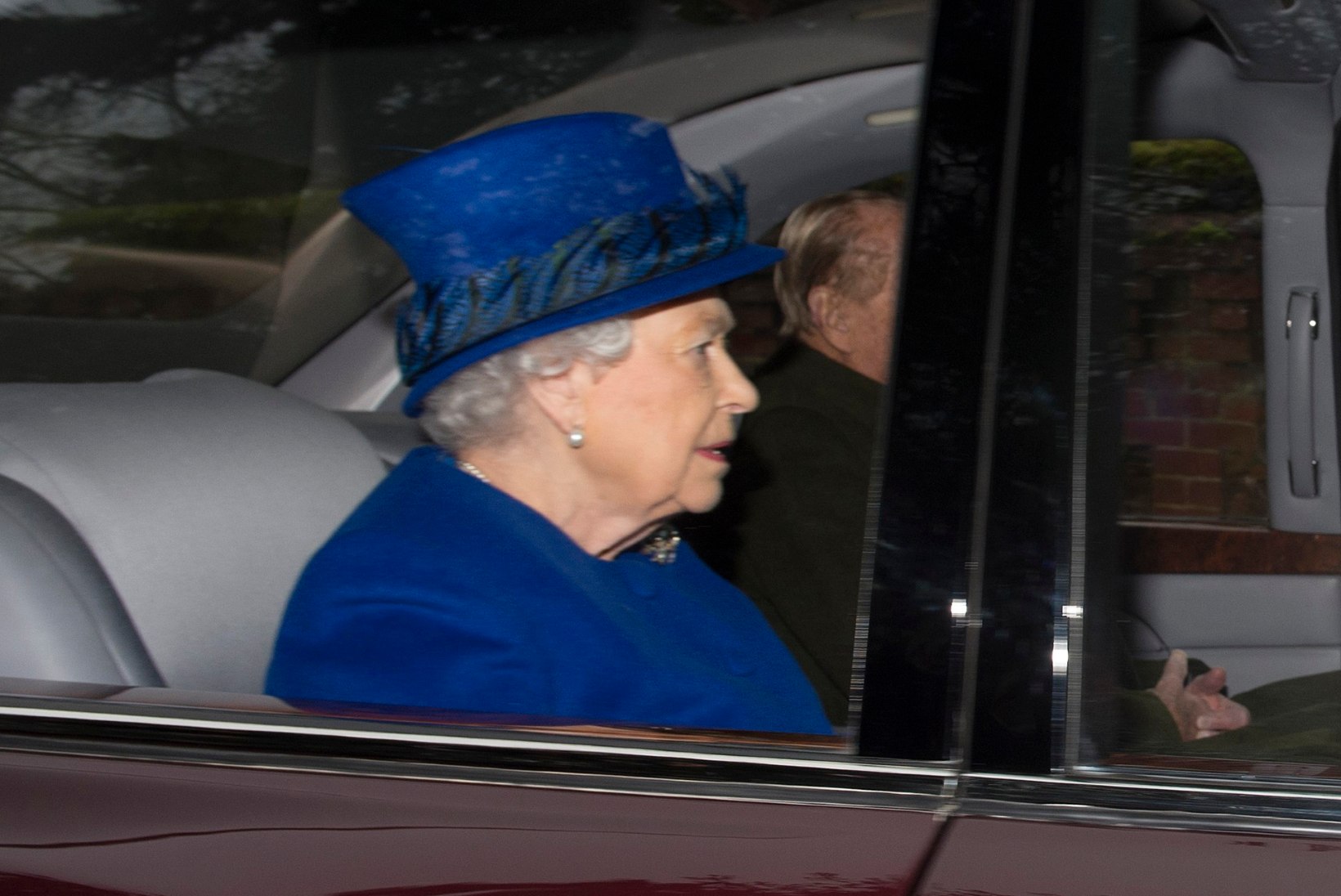 Pikalt põdenud Elizabeth II ilmus taas avalikkuse ette
