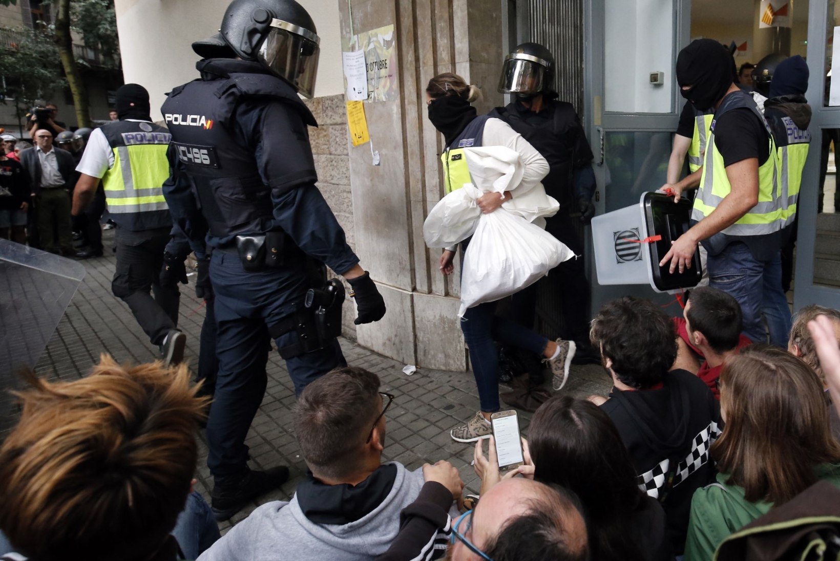 KARMID KAADRID | Kataloonia referendum: vigastatute arv ulatub üle seitsmesaja!
