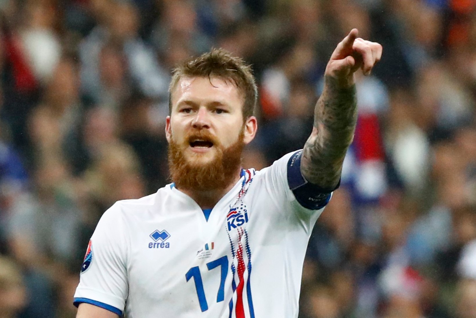 FOTOD | Islandi jalgpallikoondise kapteni totaalne muutumine: habe läinud ja seljal megatattoo!