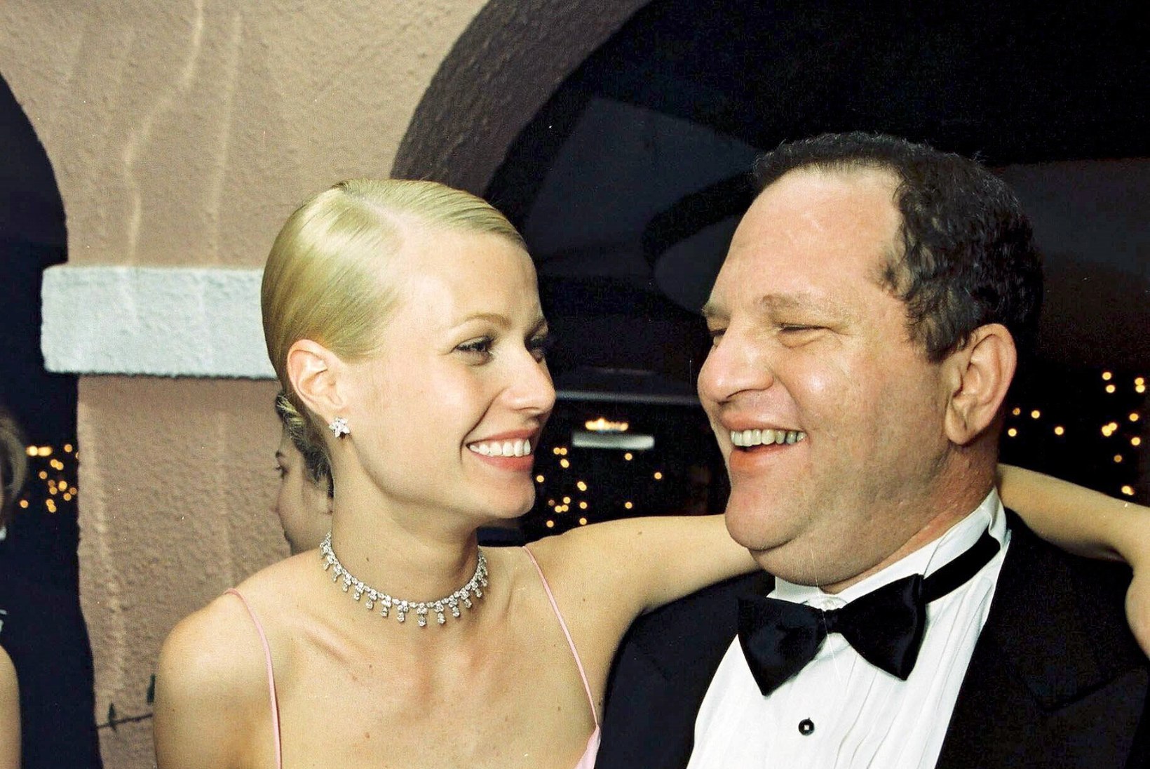 UUED RÄIGED PALJASTUSED: Weinstein vägistas 21aastase näitlejatari ning ahistas nii Jolie't, Paltrow'd kui Sorvinot