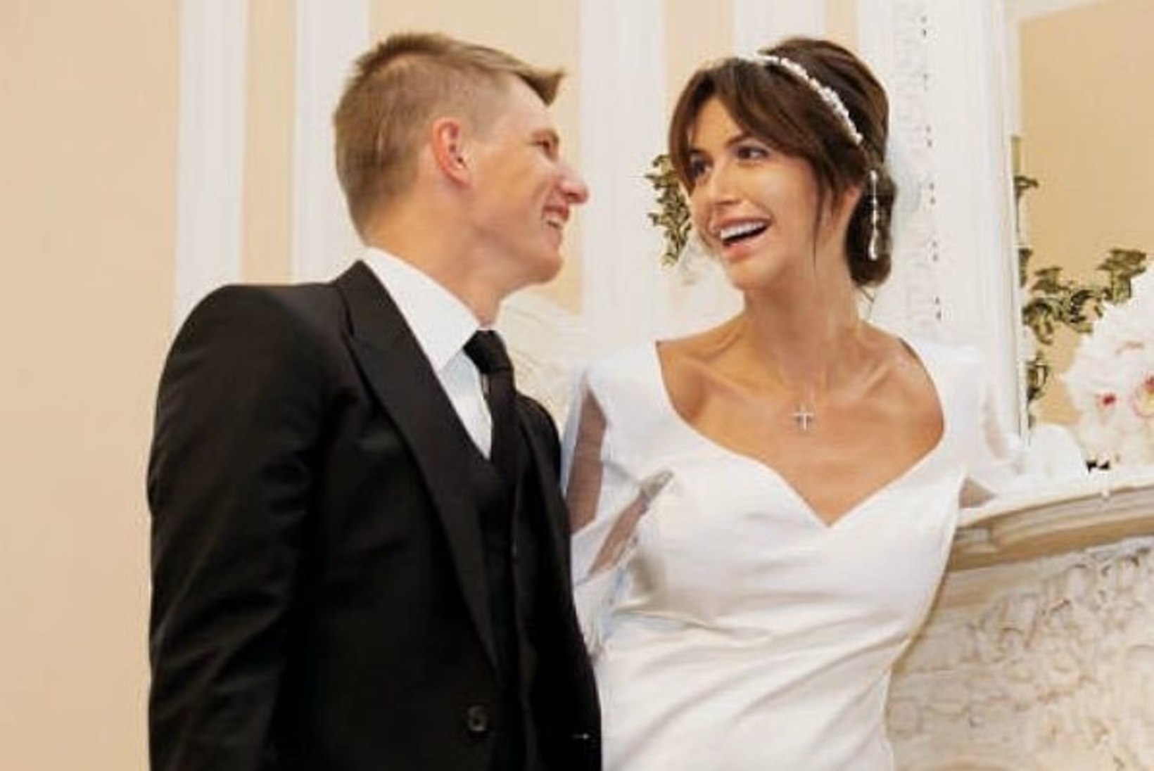 PANI KÕRVALT! Hiljuti esimest pulma-aastapäeva tähistanud Venemaa vutitähe abielu lõhkes