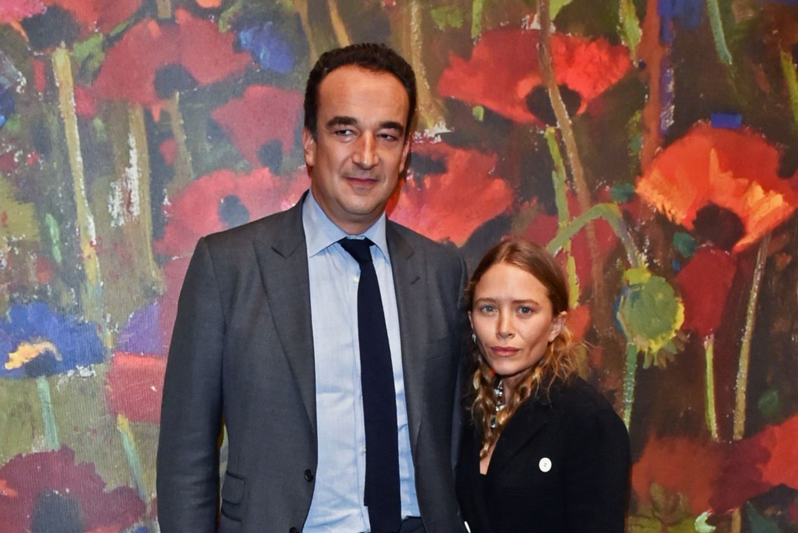 HARULDASED KAADRID: pöialliisilik Mary-Kate Olsen ilmus oma mehe Olivier Sarkozyga seltskonda