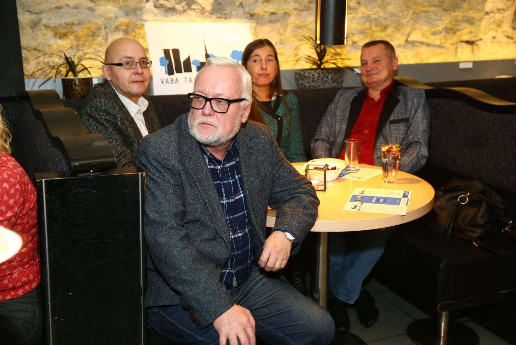 GALERII | Valimisliit Vaba Tallinna Kodanik peab pidu retrohõngulises KuKu kohvikus!