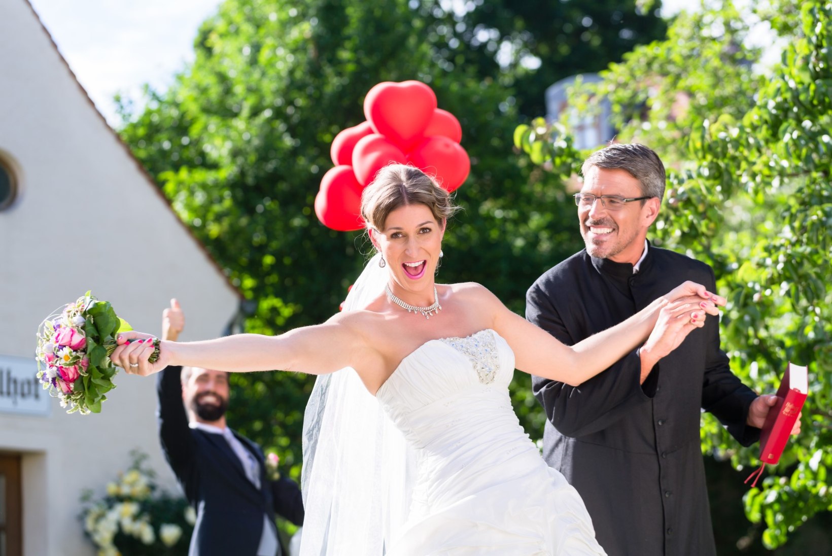 SAAD NUTTA, SAAD NAERDA: vaata, millised on tänavuse aasta parimad pulmafotod!