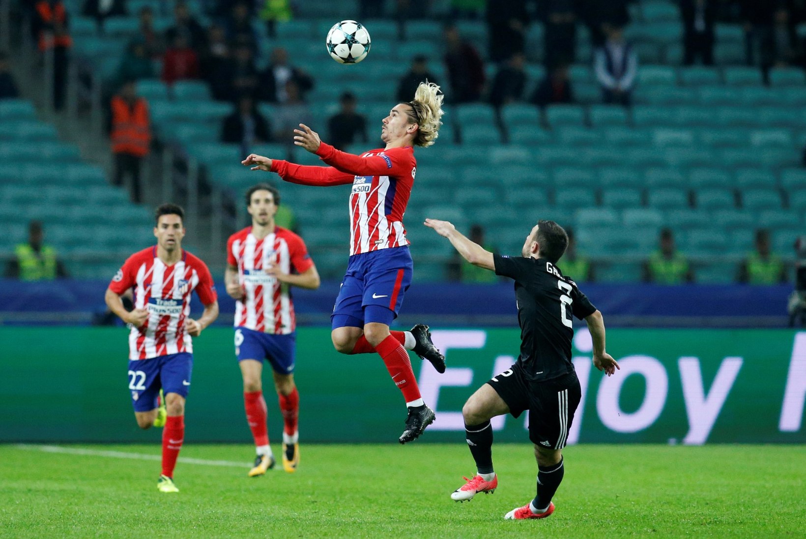 GALERII | Südilt mänginud Qarabag tegi Atletico vastu Aserbaidžaani vutiajalugu