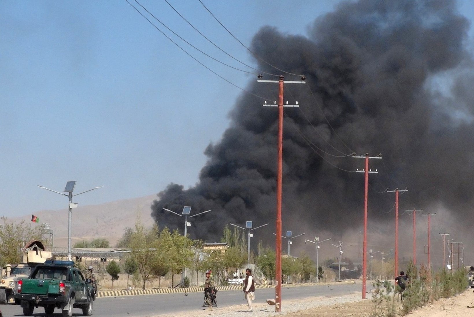 Afganistanis hävitasid kaks Talibani enesetapupommarit sõjaväebaasi