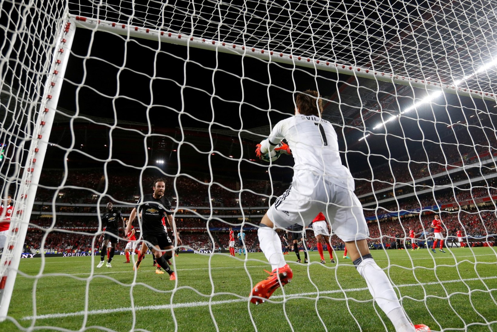 Manchester Unitedi legend pilkas räige prohmaka teinud väravavahti lohutanud Lukakut