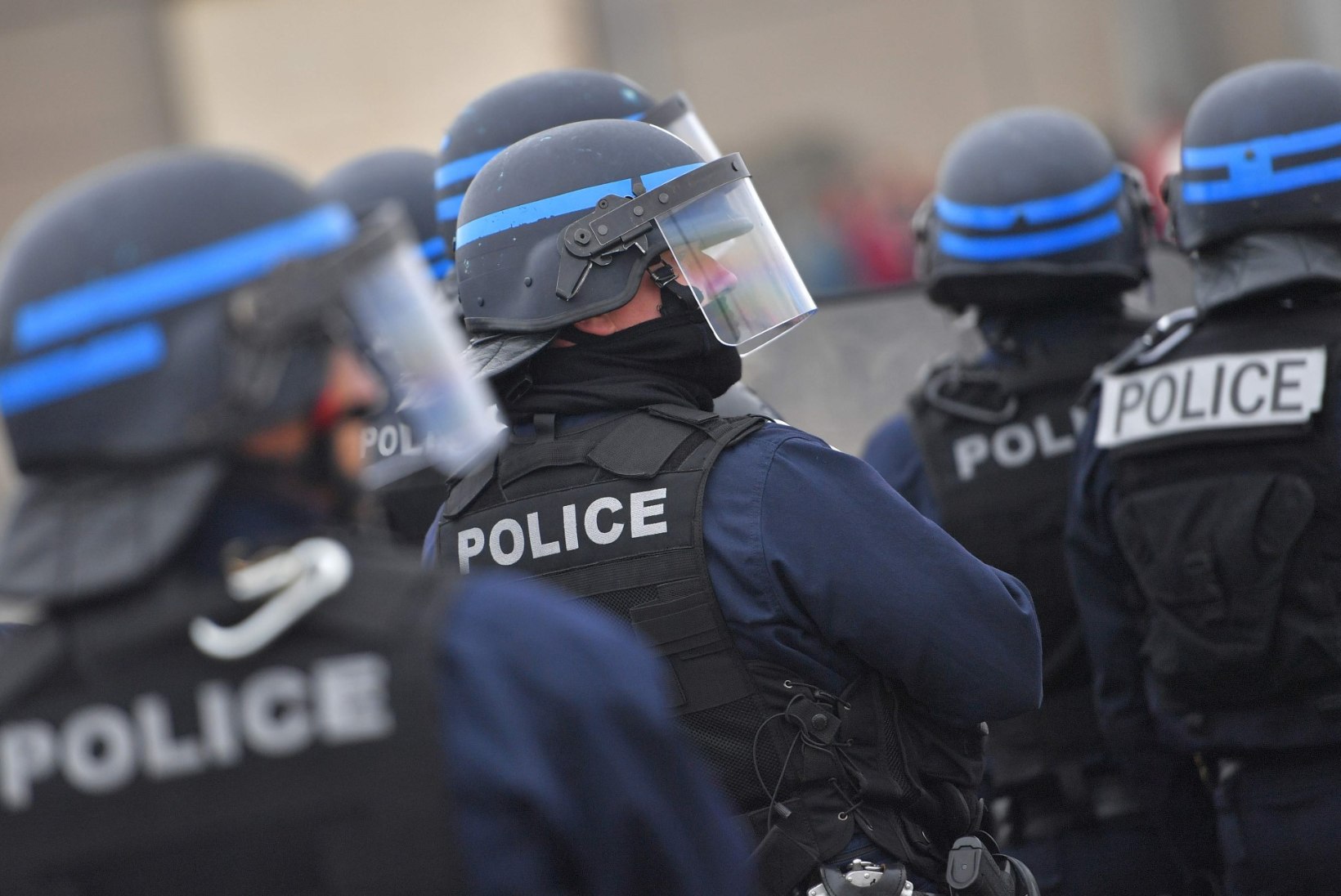 Prantsusmaa kiitis heaks uue terrorismivastase seaduse: lubatud on mošeede sulgemised ning kohtu loata läbiotsimised 