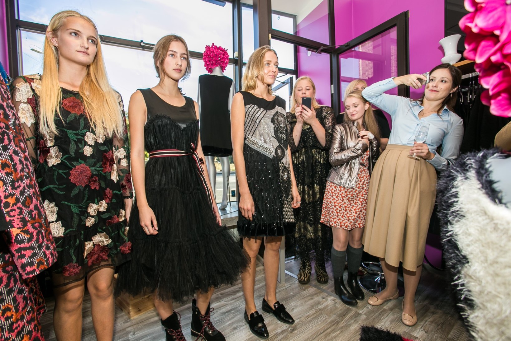 MOOD | Luksusmoe showroomis nägi ilmavalgust kampaania #KleitOnMinuNägu