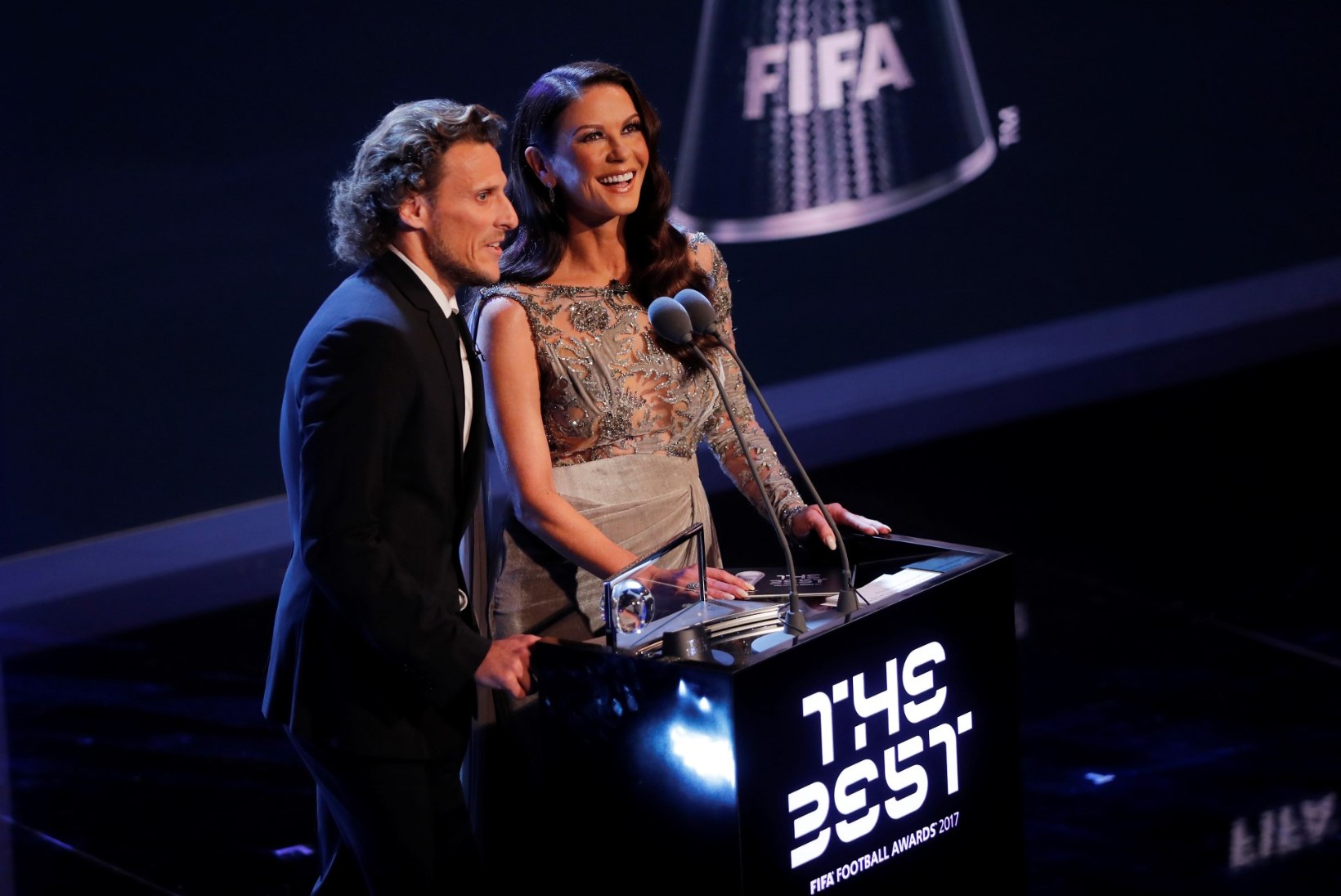 NII SEE JUHTUS | Sport 23.10: FIFA jagas aasta parimatele auhindu, Kalev/Cramo kaotas Ühisliigas