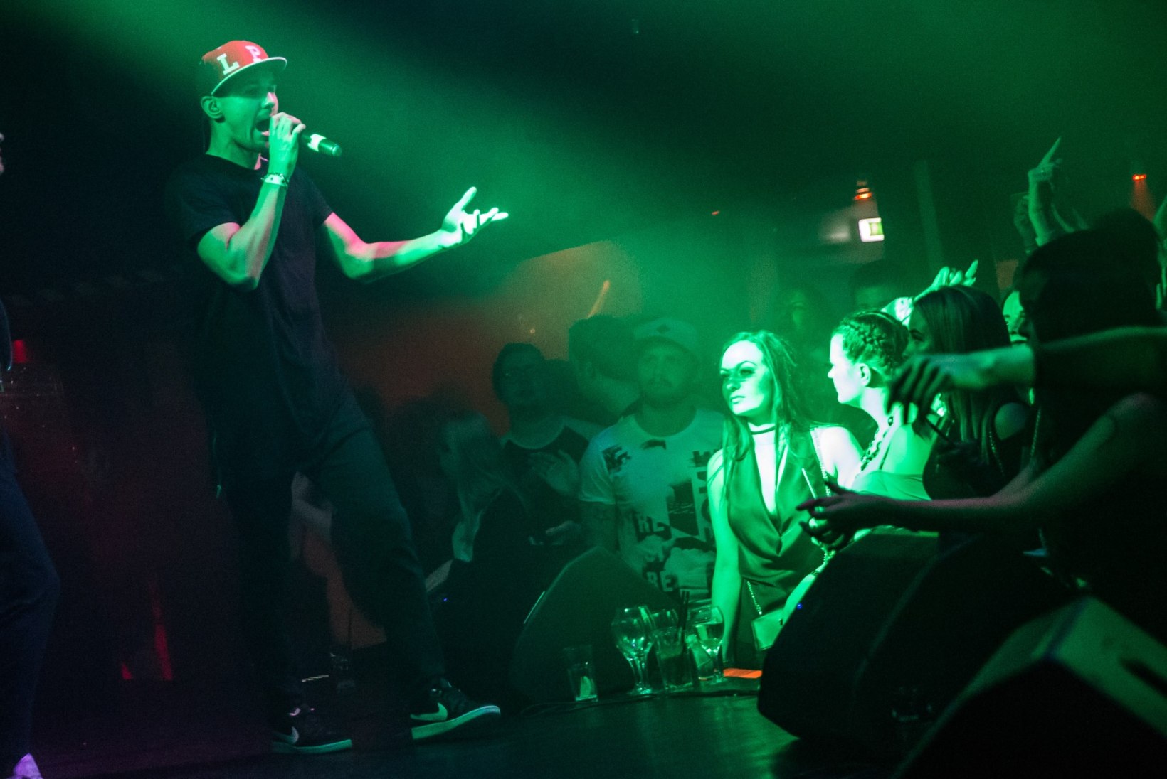 GALERII | Räpistaar Nelly andis intiimse kontserdi ja tänas fänne