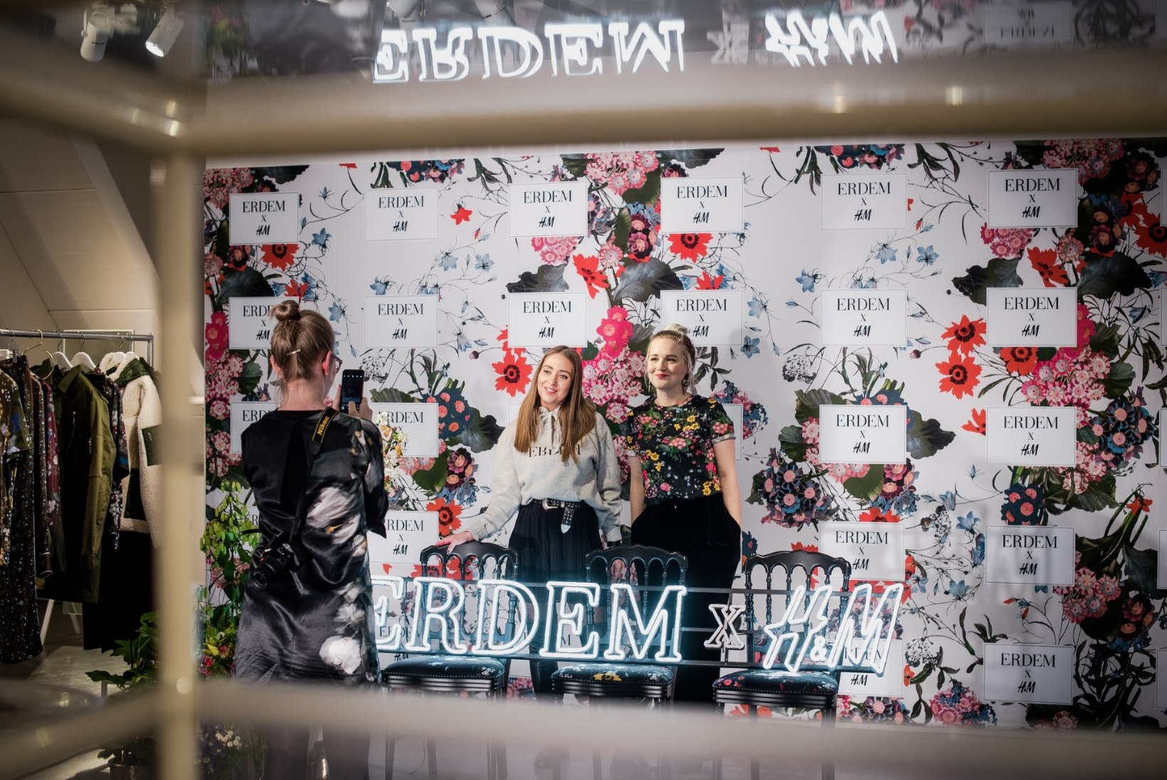 PILDID JA VIDEO | H&M esitles Eesti moemõjutajatele fantastilist disainerkoostööd "ERDEM x H&M"