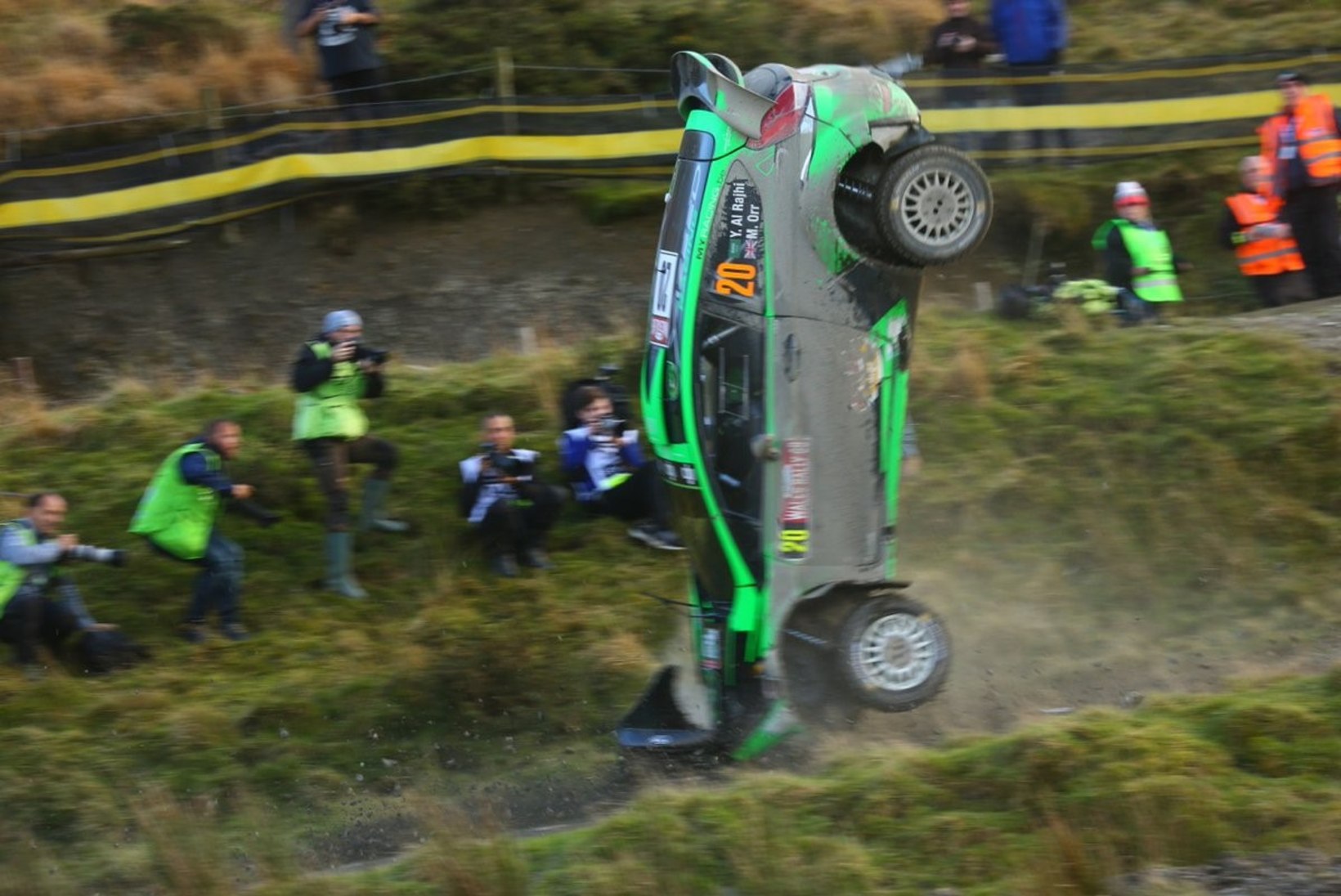 VIDEO | Üks Ford Fiesta WRC auto käis Walesis tavatult üle katuse