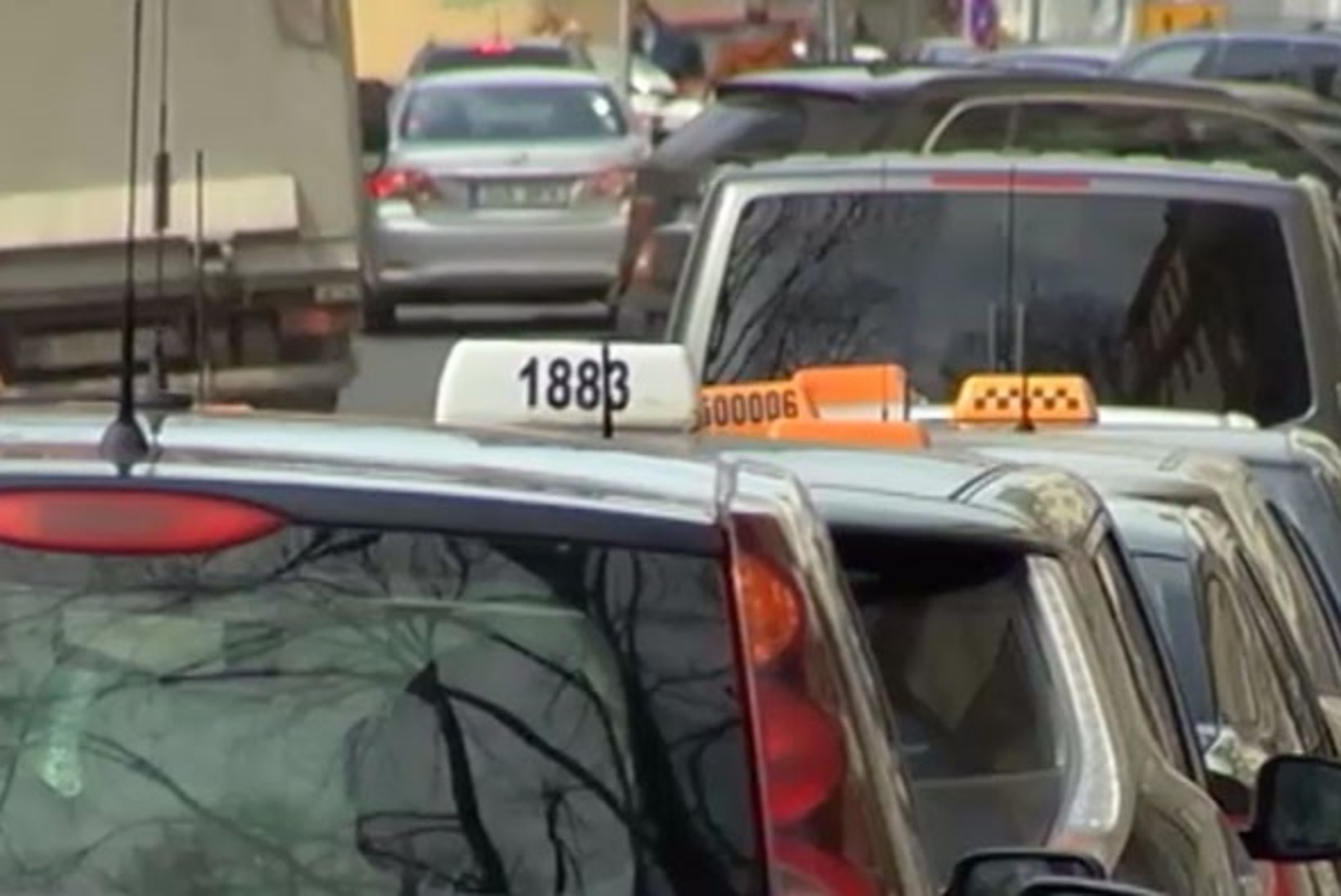 TV3 VIDEO | Seadusmuudatus kaotab taksojuhi ametikoolituse kohustuse ning Uberi ja Taxify teenused saavad õiguslikud raamid