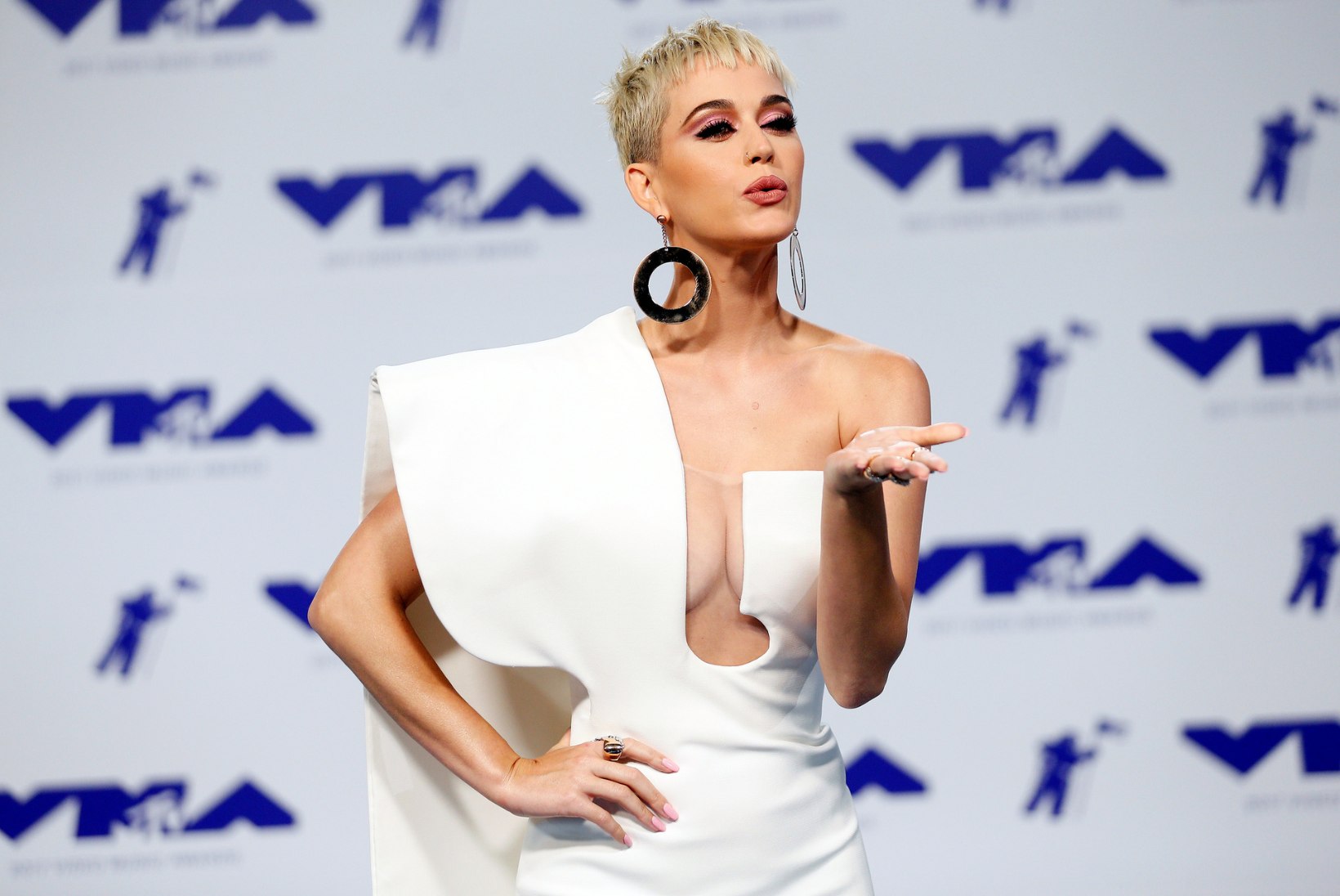 Katy Perry palk ajas „American Idoli" eelarve lõhki