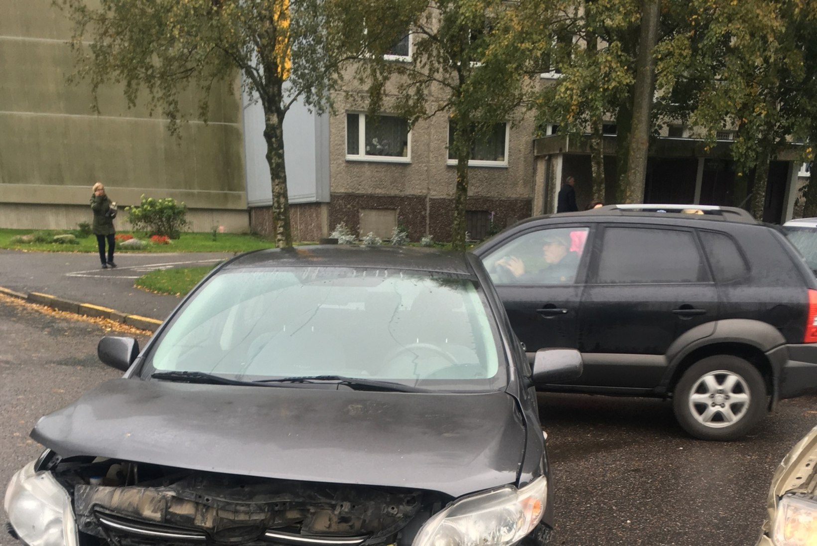 Põhja-Tallinna räppar Kenneth Rüütli sattus avariisse: päris tugev laks oli, auto läheb mahakandmisele