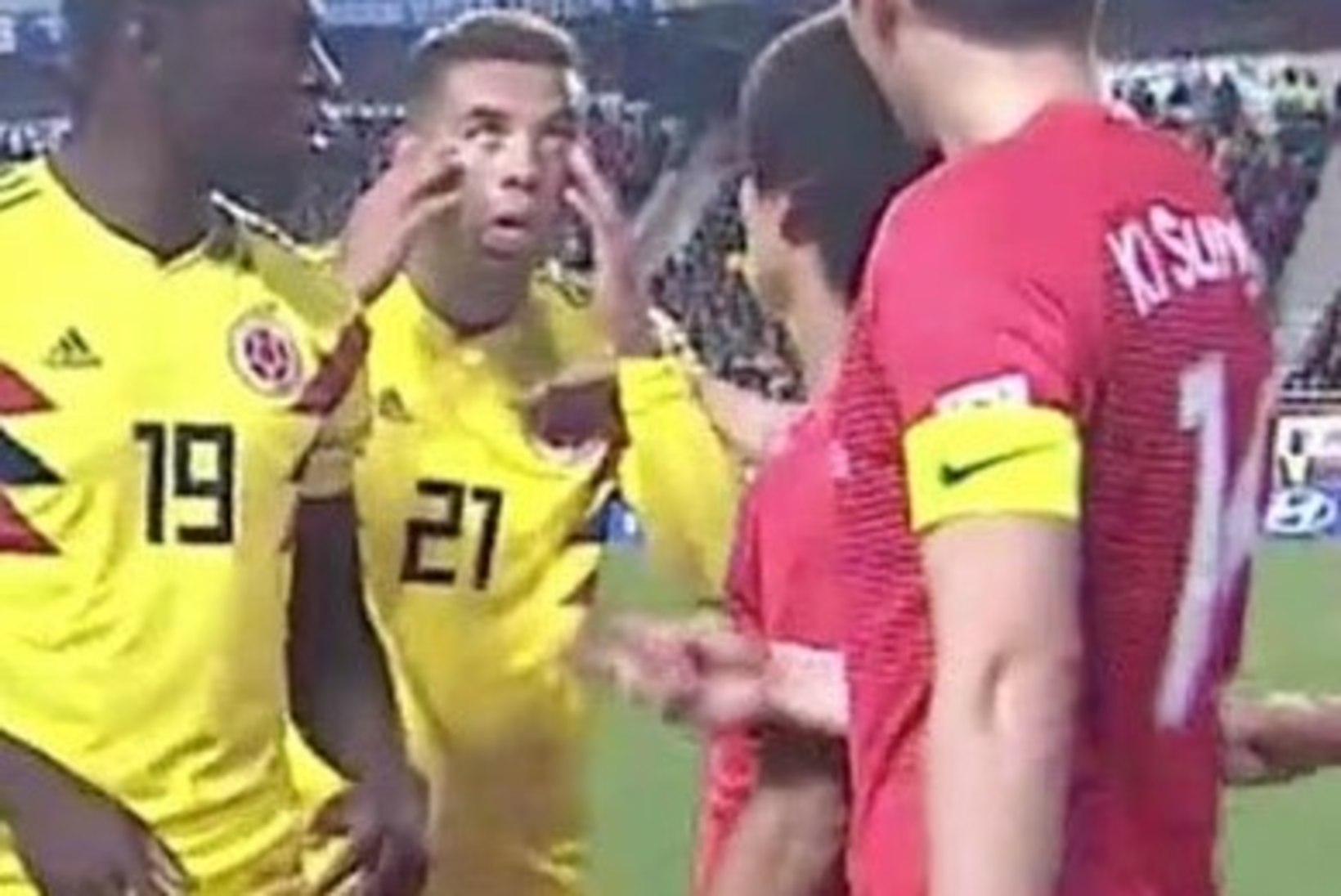 VIDEO | Asiaate mõnitanud Kolumbia jalgpallur palus oma žesti pärast vabandust