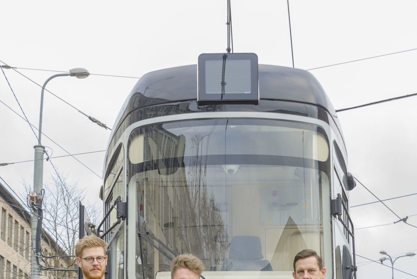 UUS MUUSIKAVIDEO | Jan Uuspõld kinkis Eesti Vabariigile trammi number 66