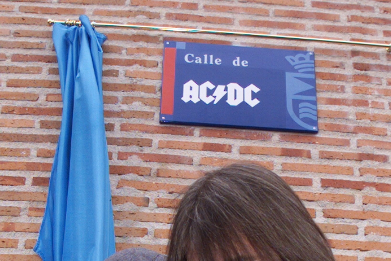 Suri AC/DC legendaarne kitarrist ja kaasasutaja