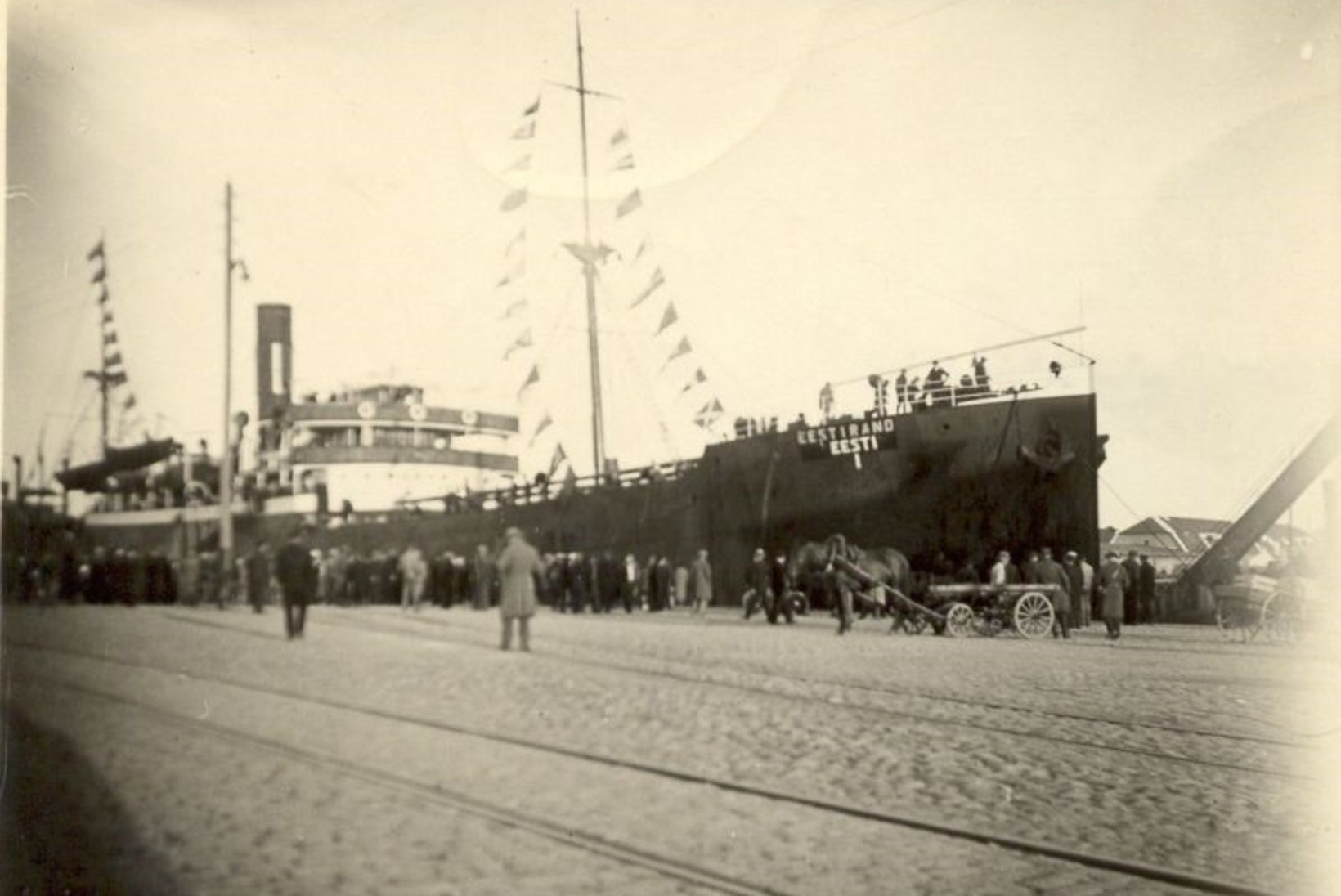 ÕL ARHIIV | Eesti suurima laeva hukust pääsenud vallutasid Prangli