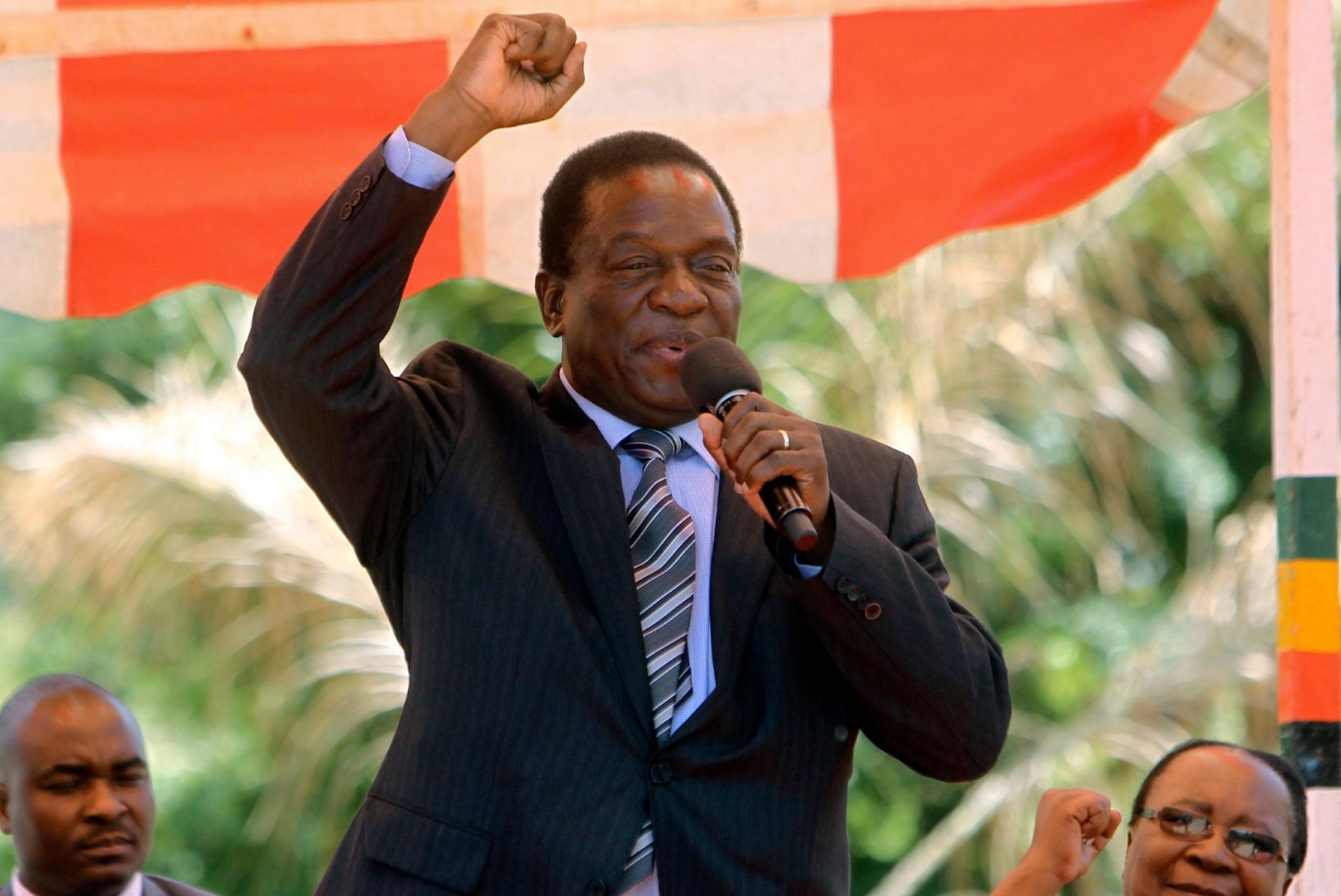 Partei esitas Mugabele tagasiastumise tähtaja