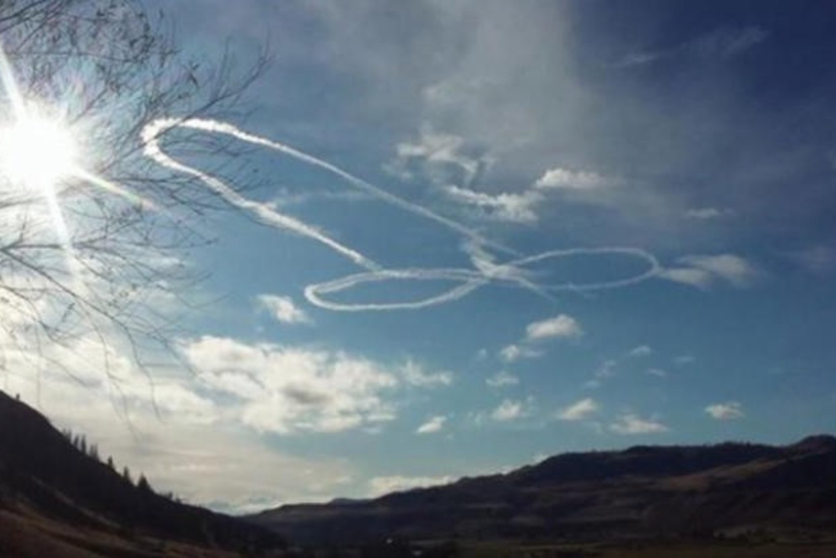 Hüvasti, piloodipaberid? Sõjaväelendur joonistas taevasse hiidpeenise