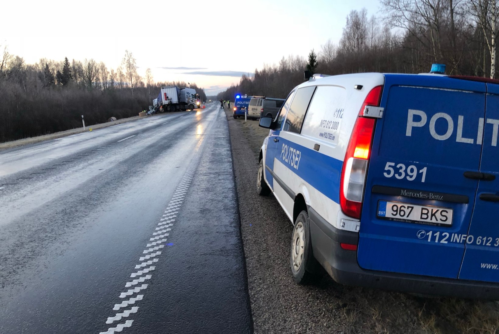 GALERII | Pärnumaal hukkus avariis poolakast kaubikujuht