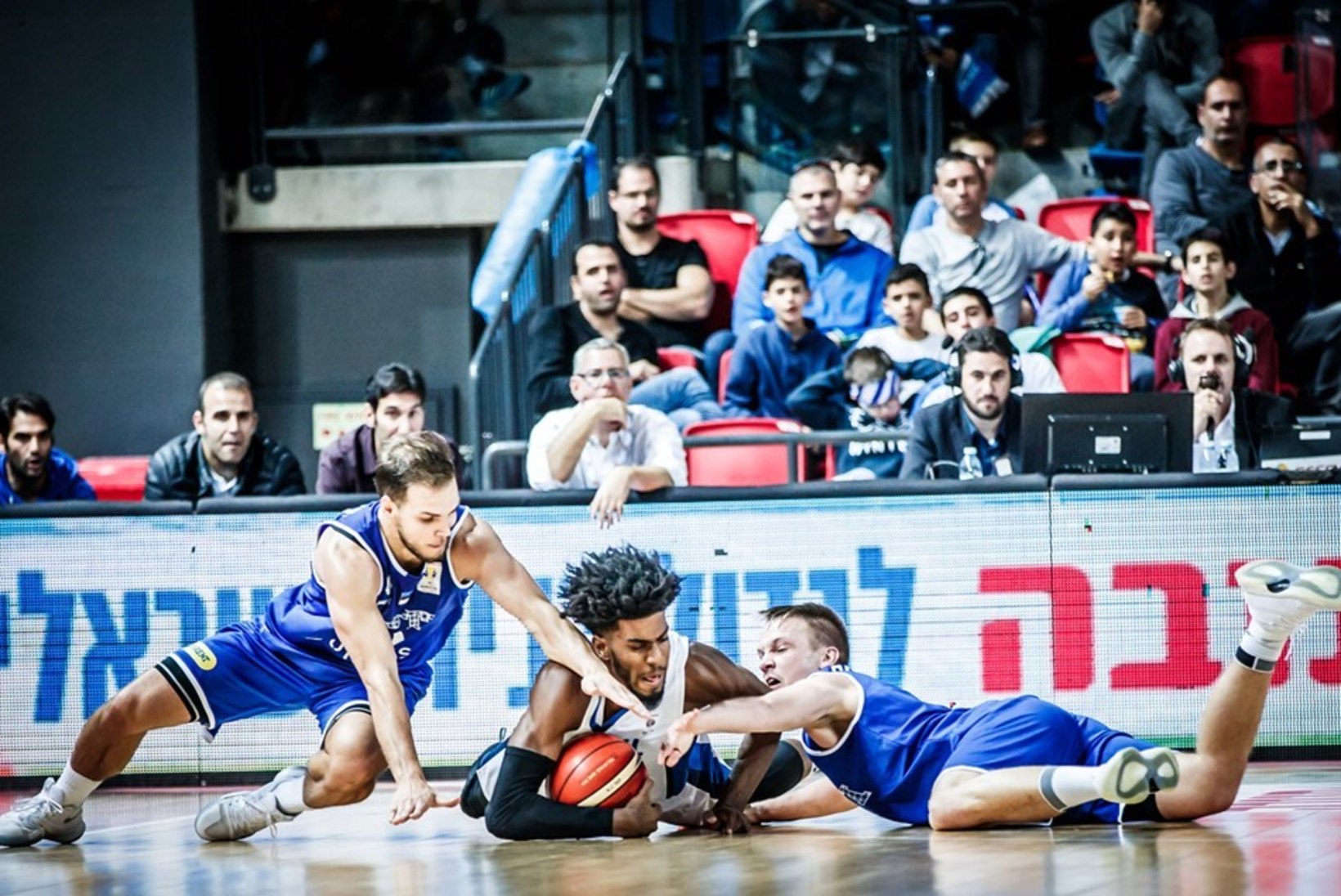 GALERII | Iisraeli korvpallikoondis murdis eestlased täismaja publiku ees põlvili 