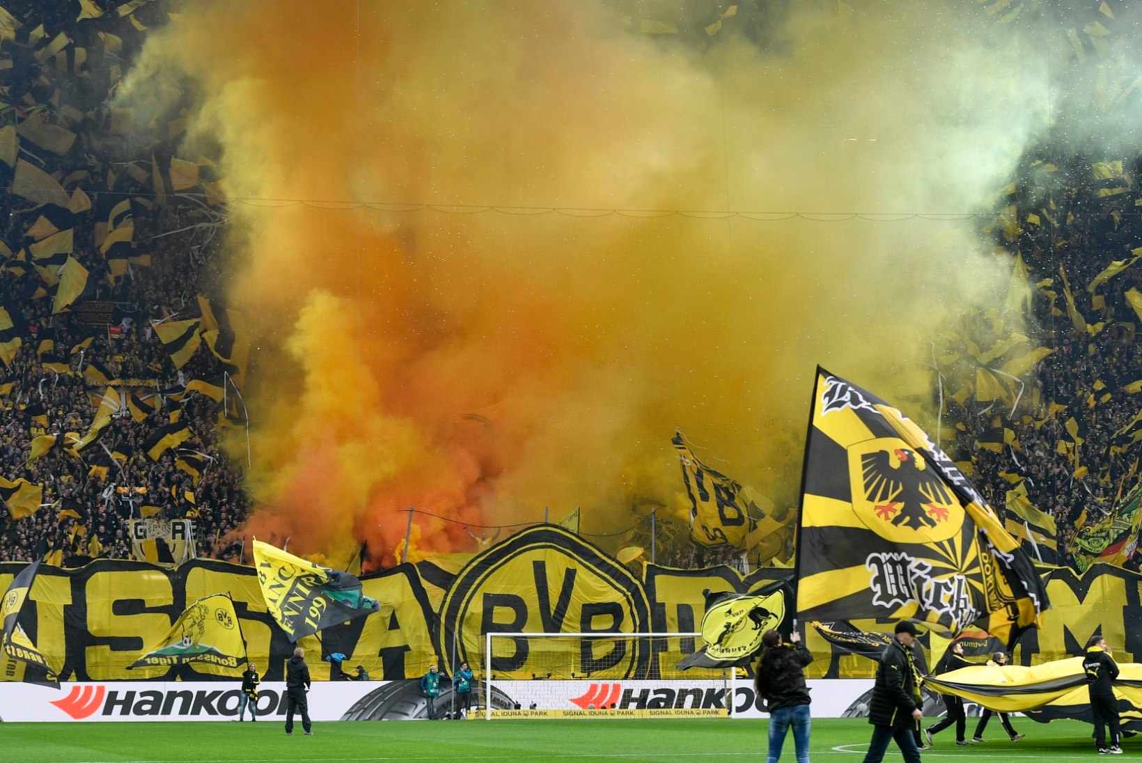 „Sajandi derby“ järelkajad: Dortmund peatreenerit ei vallanda, Schalkele saadeti pilkav sõnum