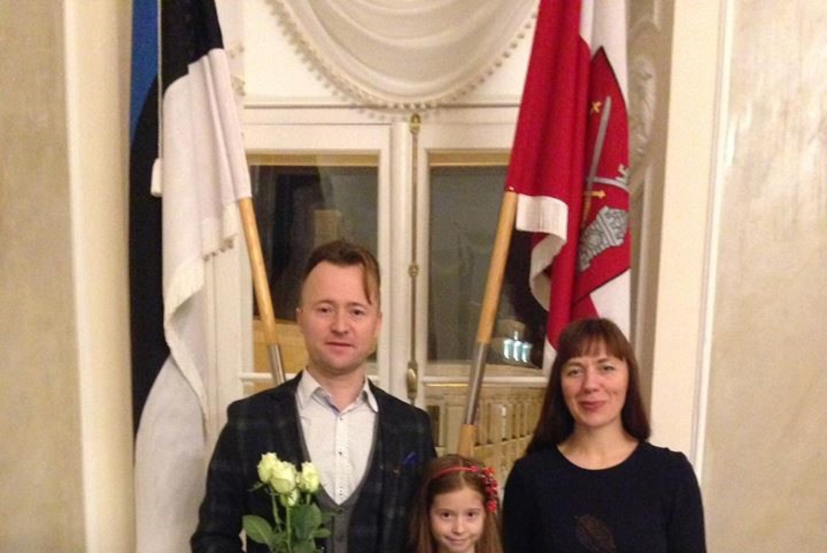 PALJU ÕNNE! Muusik Ruslan Trochynskyi sai pidulikult kätte kodakondsustunnistuse!