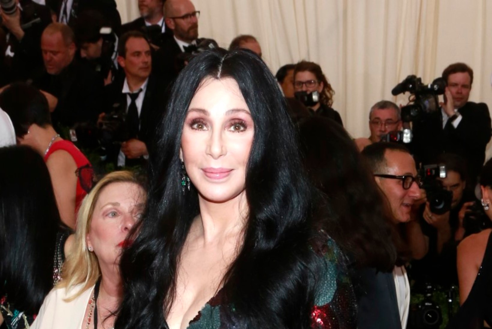 71-AASTANE JA IKKA POOLPALJALT LAVAL: vapustav Cher ei vanane iial! 