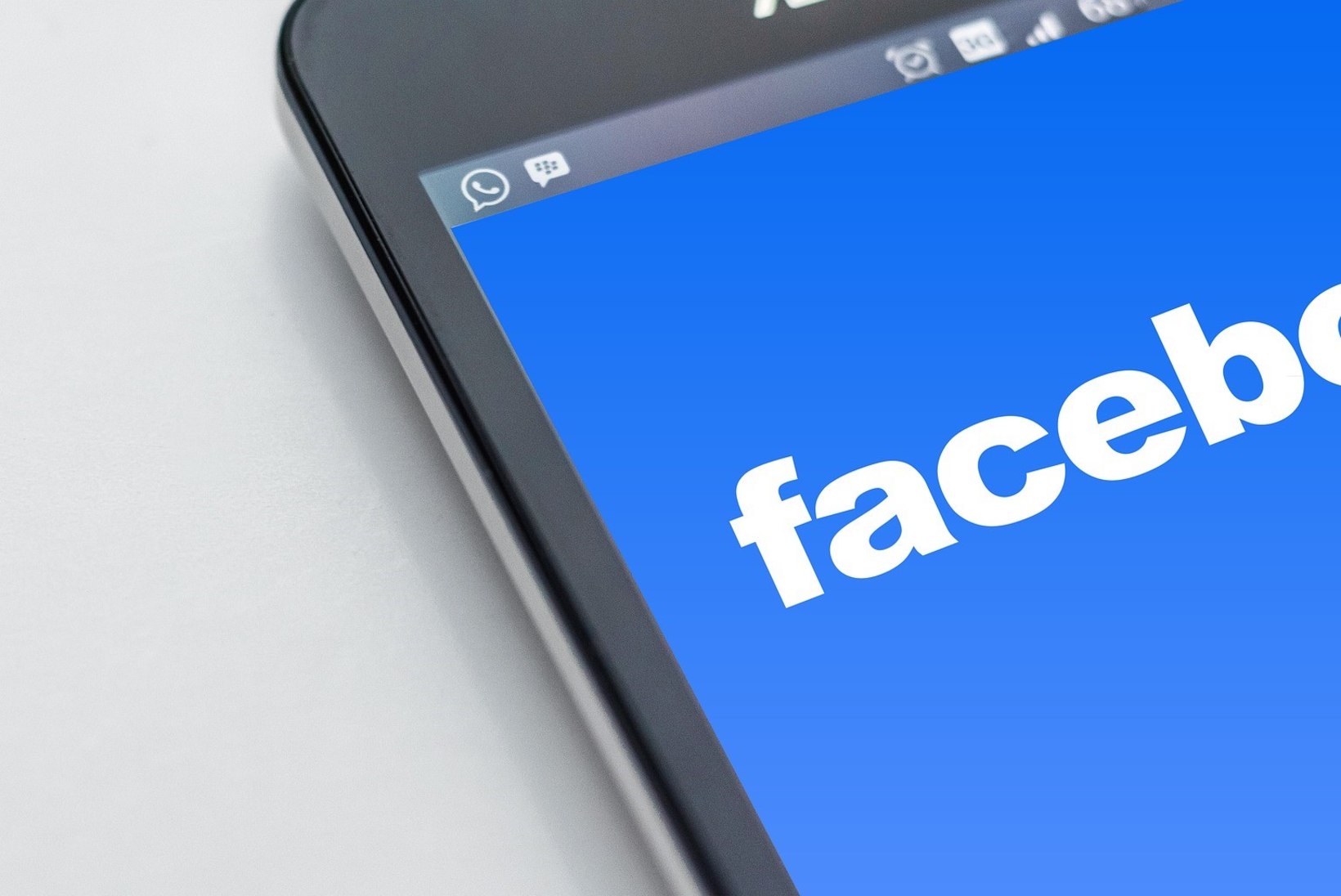 Facebook võib hakata kahtlastelt kasutajatelt näopilti nõudma
