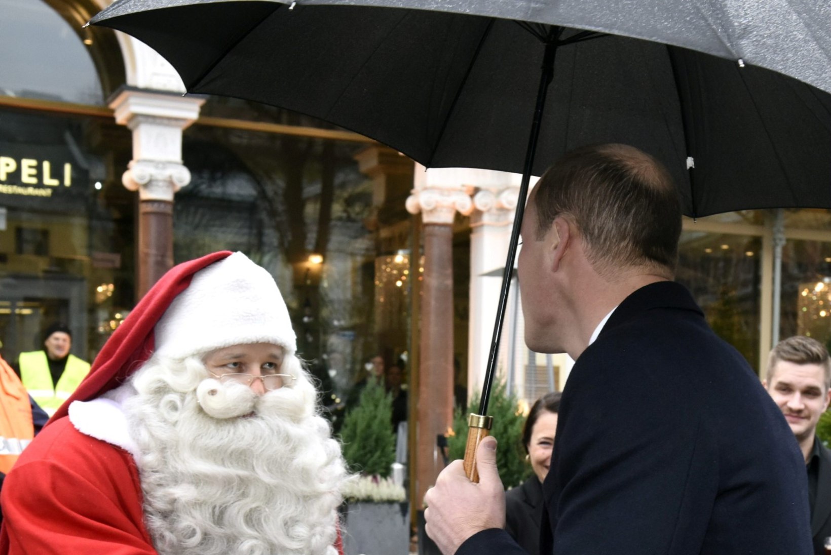 KUI ARMAS! Prints William andis Soomes jõuluvanale üle poja kingisoovi