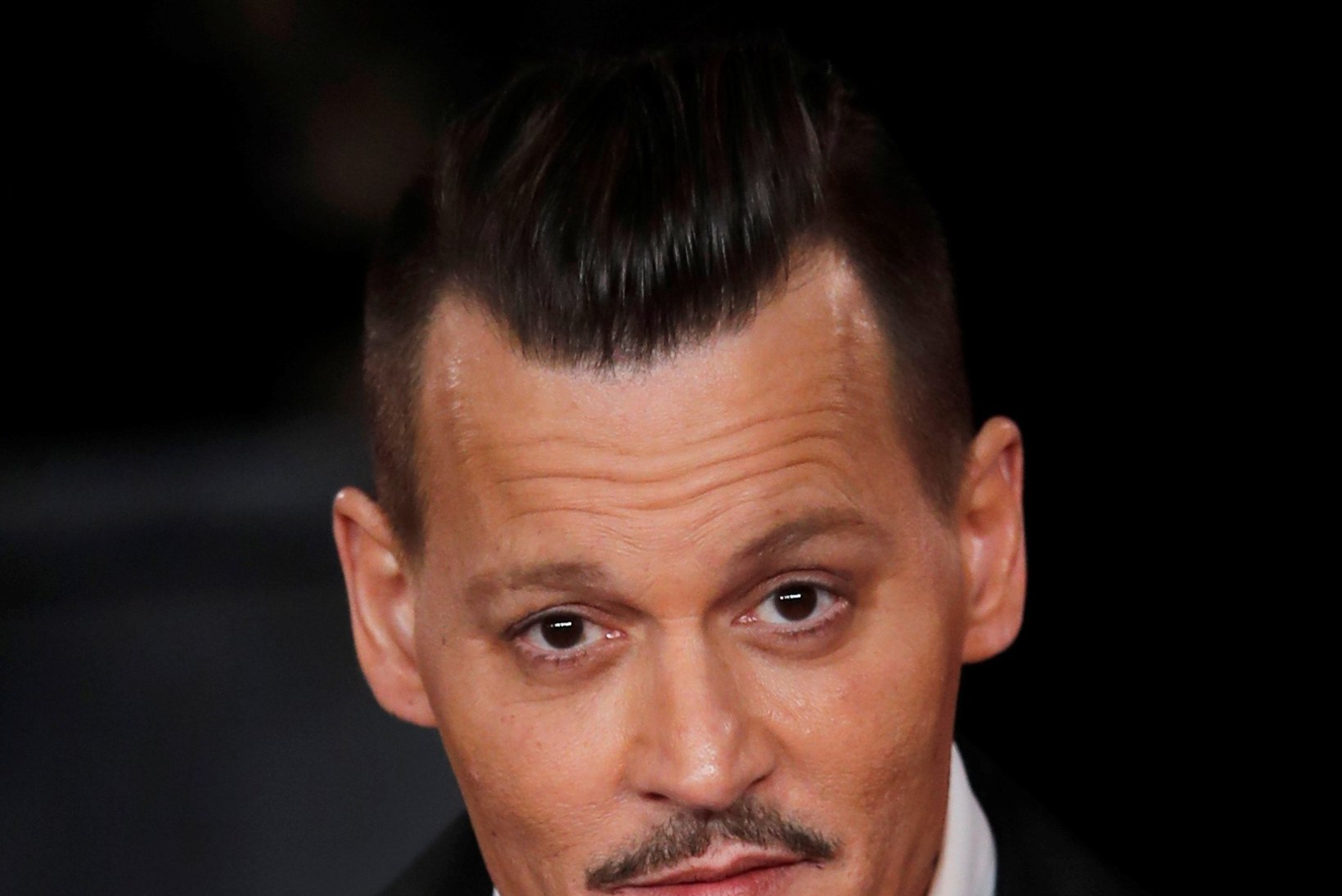 Leht: Johnny Depp ilmus esilinastusele purjuspäi ja haisedes!
