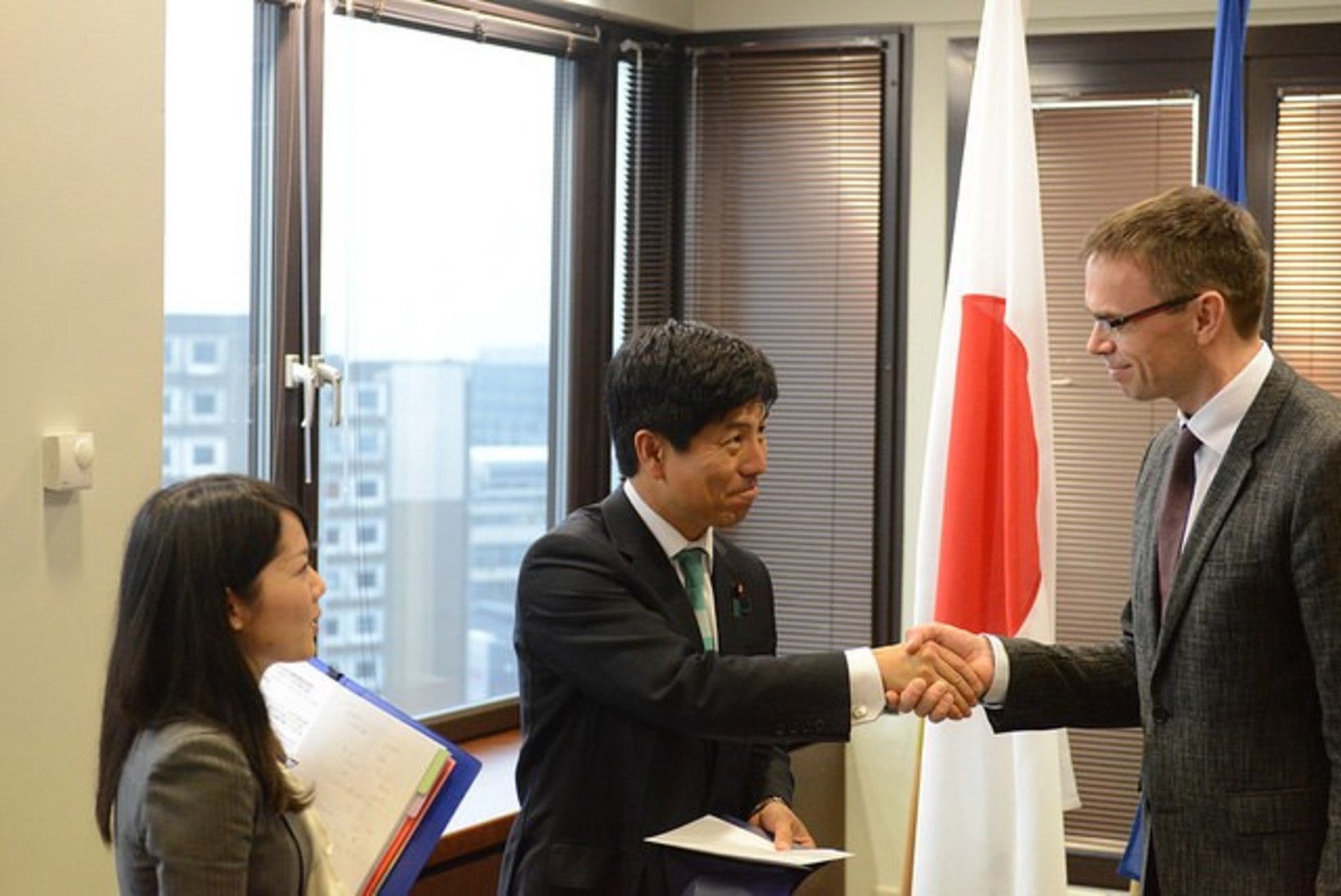 FOTOD | Mikser toetab Jaapanit ja mõistab Korea RDV raketiprogrammi hukka