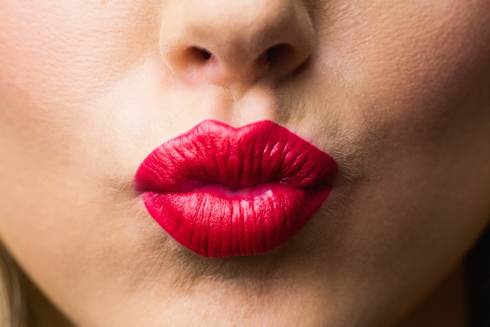 Kuidas ennetada jahedal ajal huulte pragunemist?