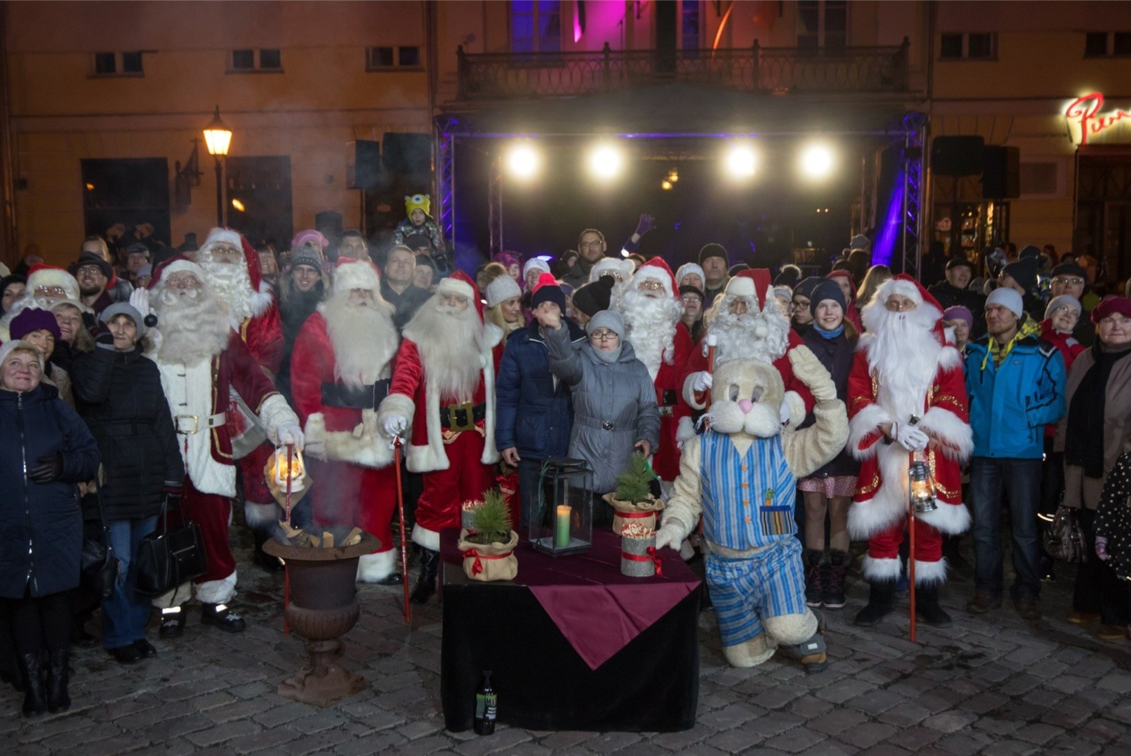 GALERII  ja VIDEO | Jõuluvanad korraldasid Tartus talimängud