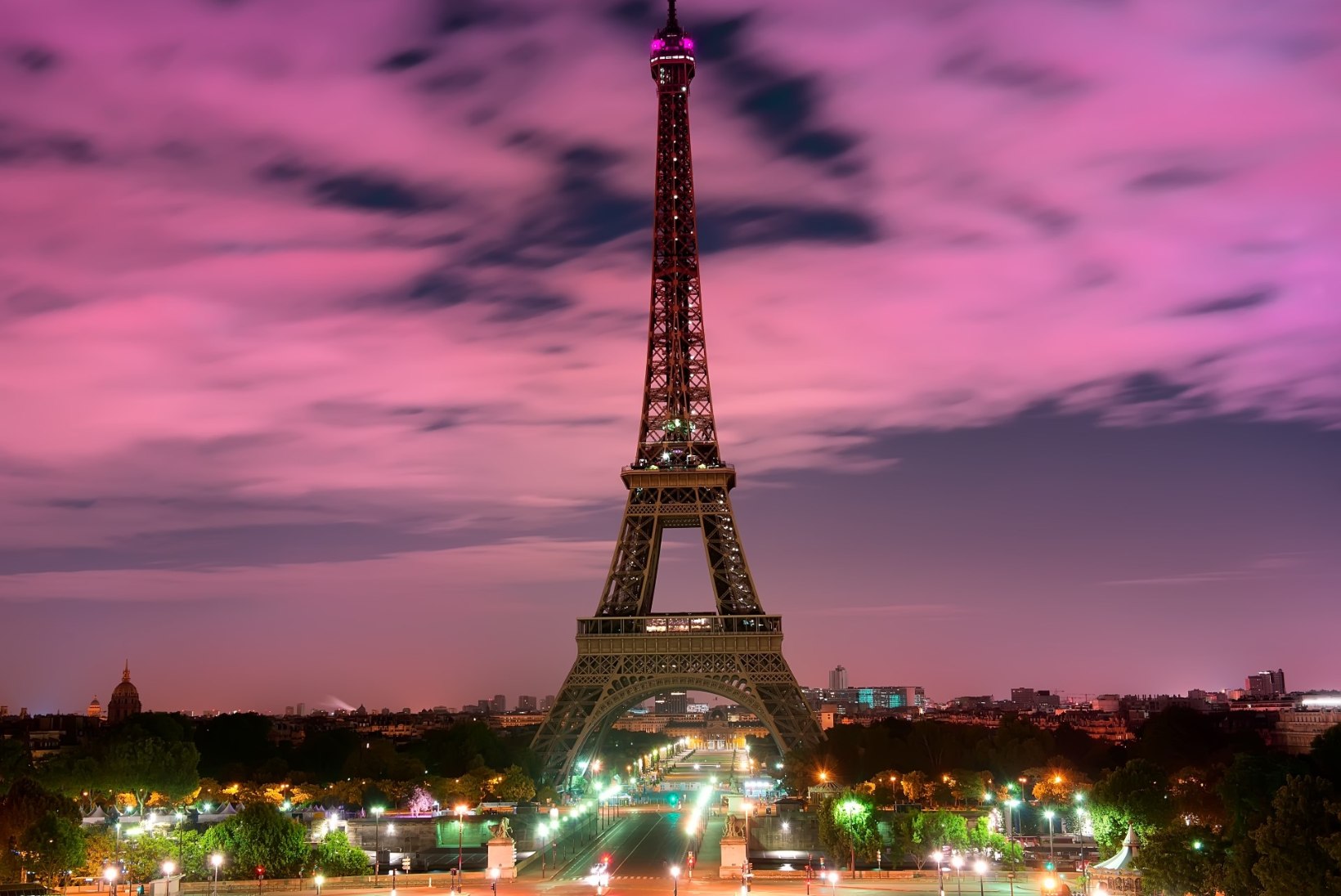 Kas teadsid, et Eiffeli torni pildistamine öisel ajal on keelatud?
