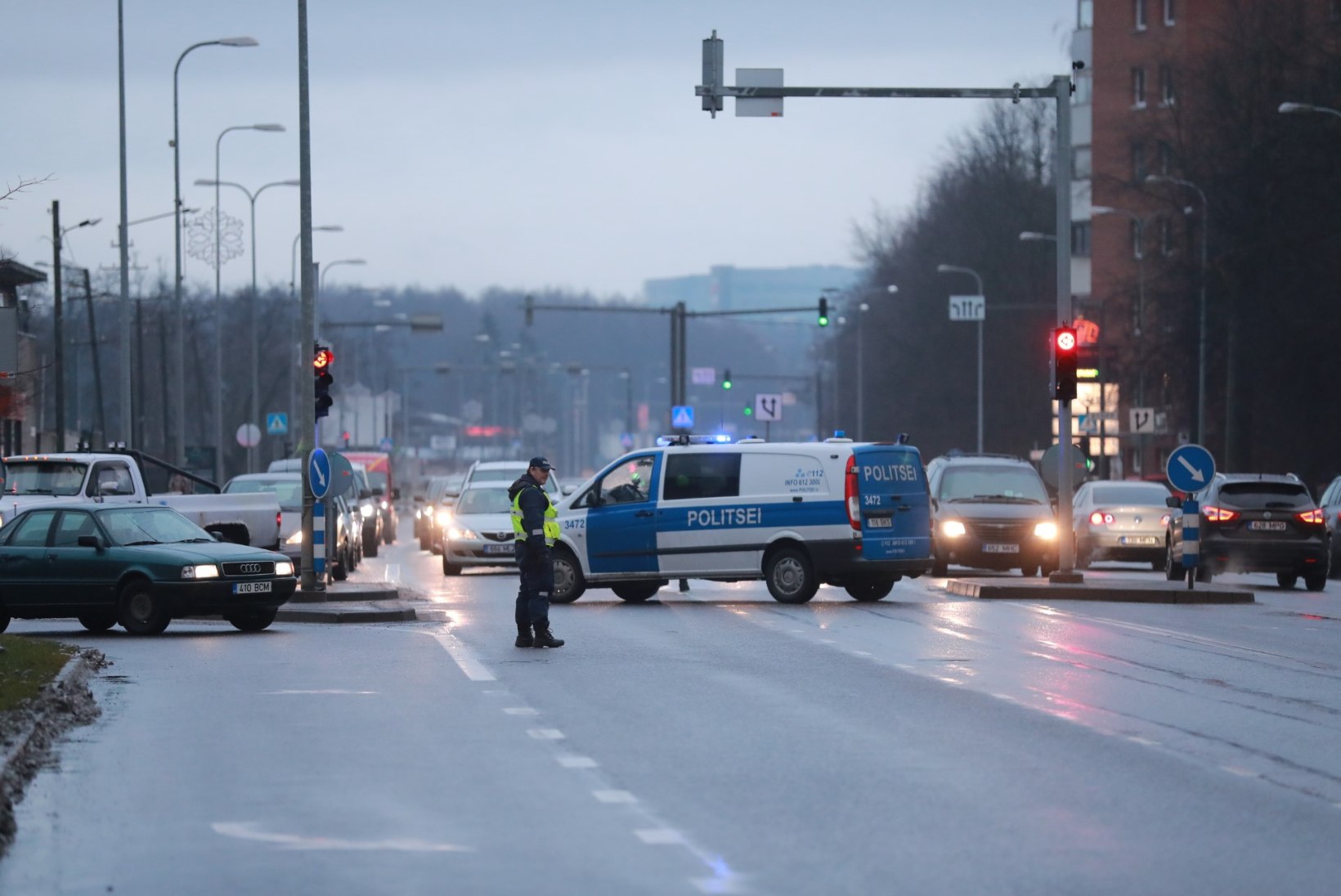 FOTOD SÜNDMUSKOHALT | Tallinnas jäi auto alla 15aastane noormees